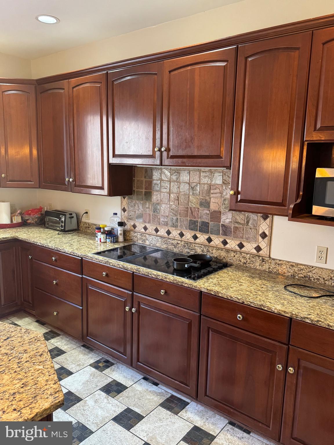 FULTON HILL - Residential