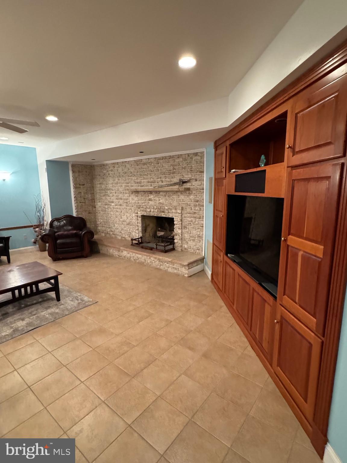 FULTON HILL - Residential