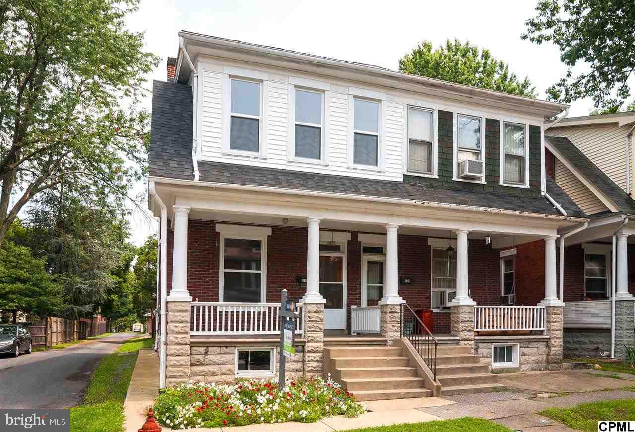 Beautifully remodeled 3 Bedroom, 1.5 Bath home located close to restaurants and major highways. This home boasts wonderful hardwood floors, a new custom kitchen and fenced in yard! You don't want to miss this opportunity if you have been looking for that move in ready home - this one is ready to call your own!!