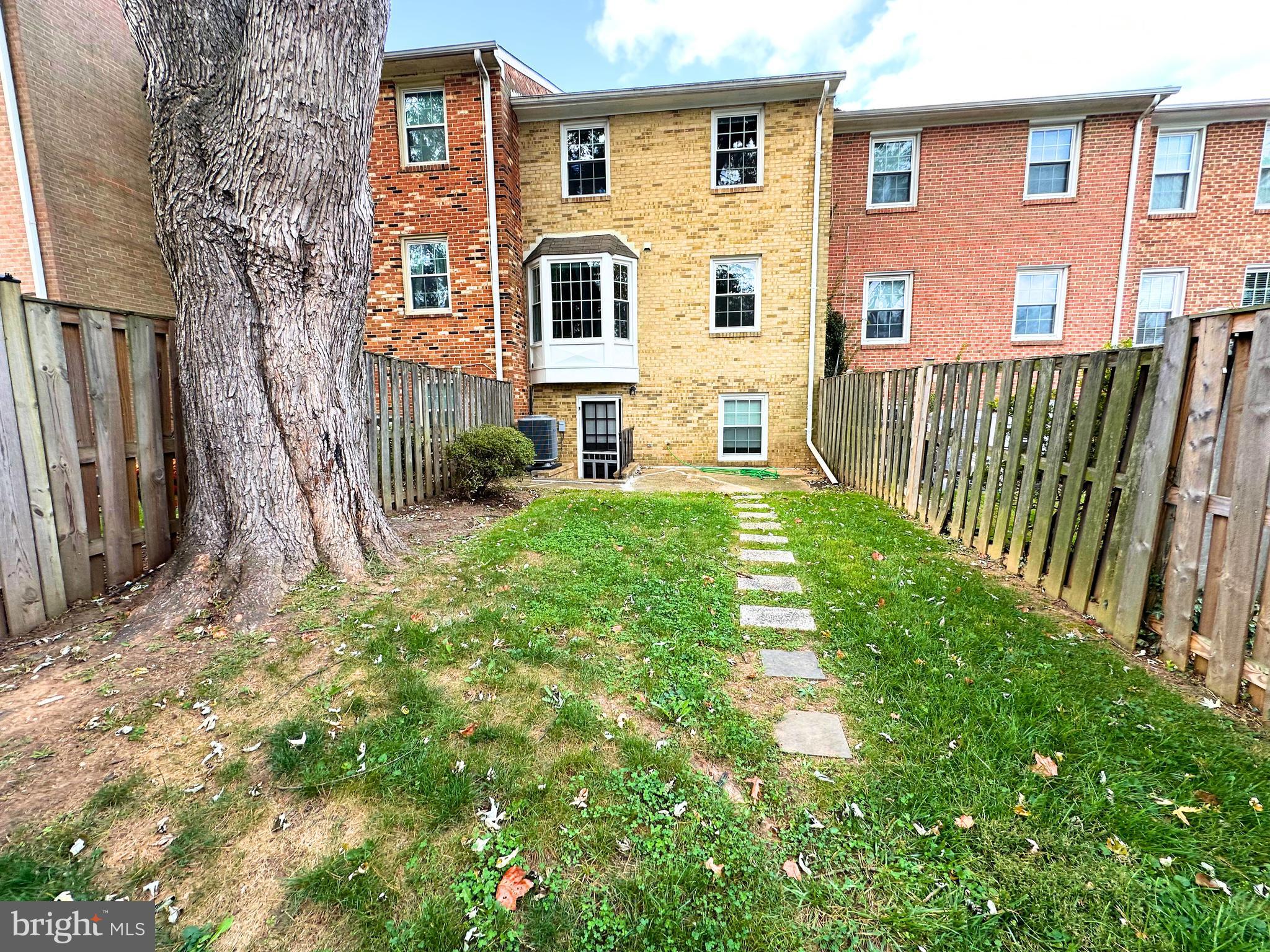 VIENNA COMMONS - Residential Lease