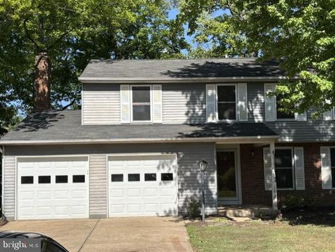 Photo of 12528 Cliff Edge Drive, HERNDON, VA 20170 (MLS # VAFX2302998)
