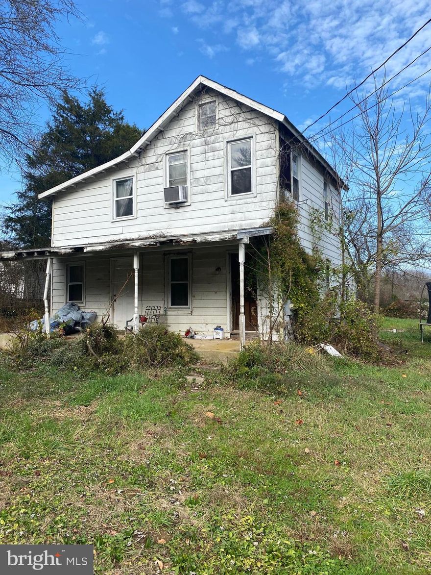 Renovation Needed. Cash, private, or rehab financing only. Bring your imagination and make 253 Pilot Town yours!