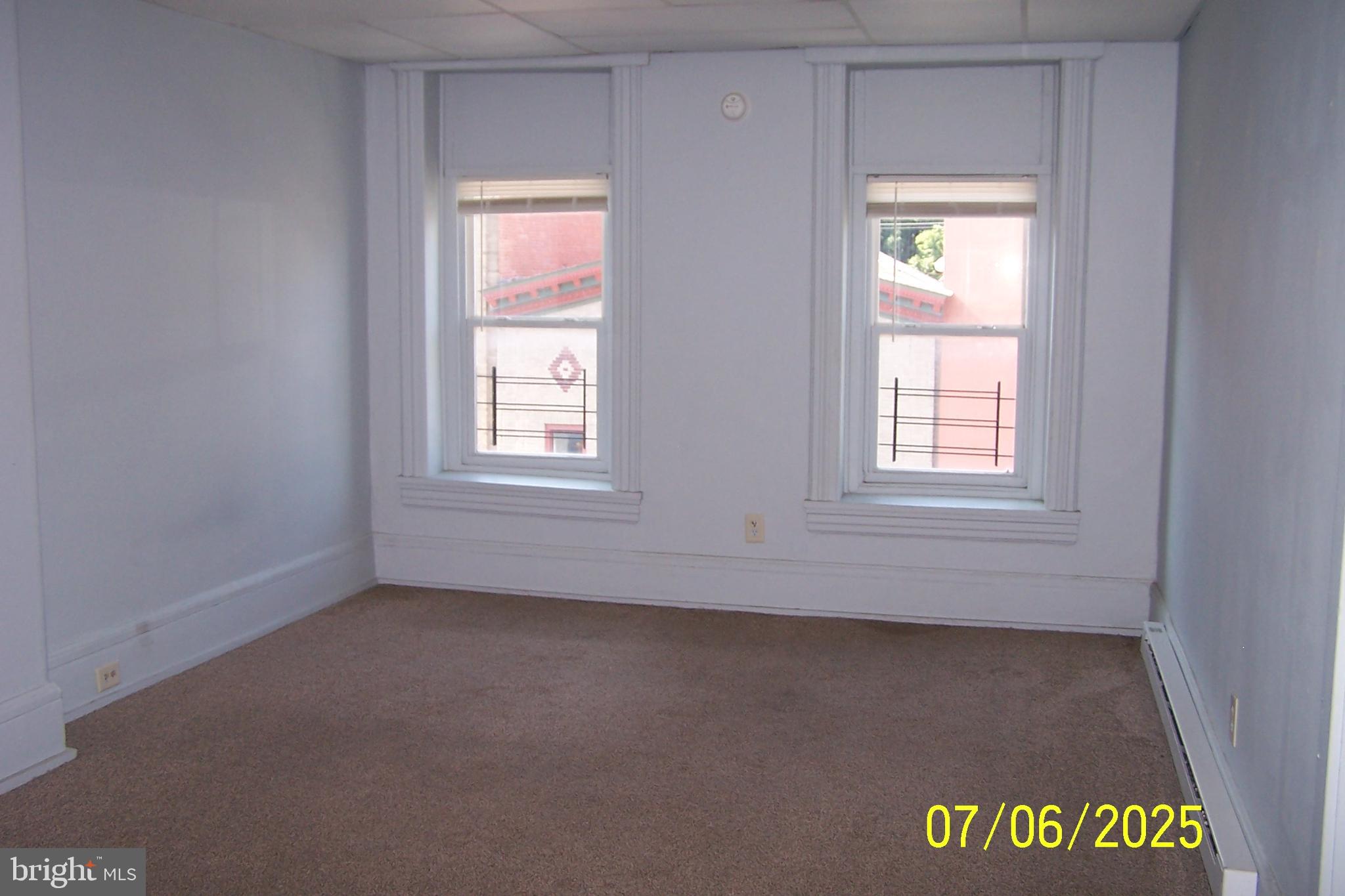 DOWNTOWN - Residential Lease