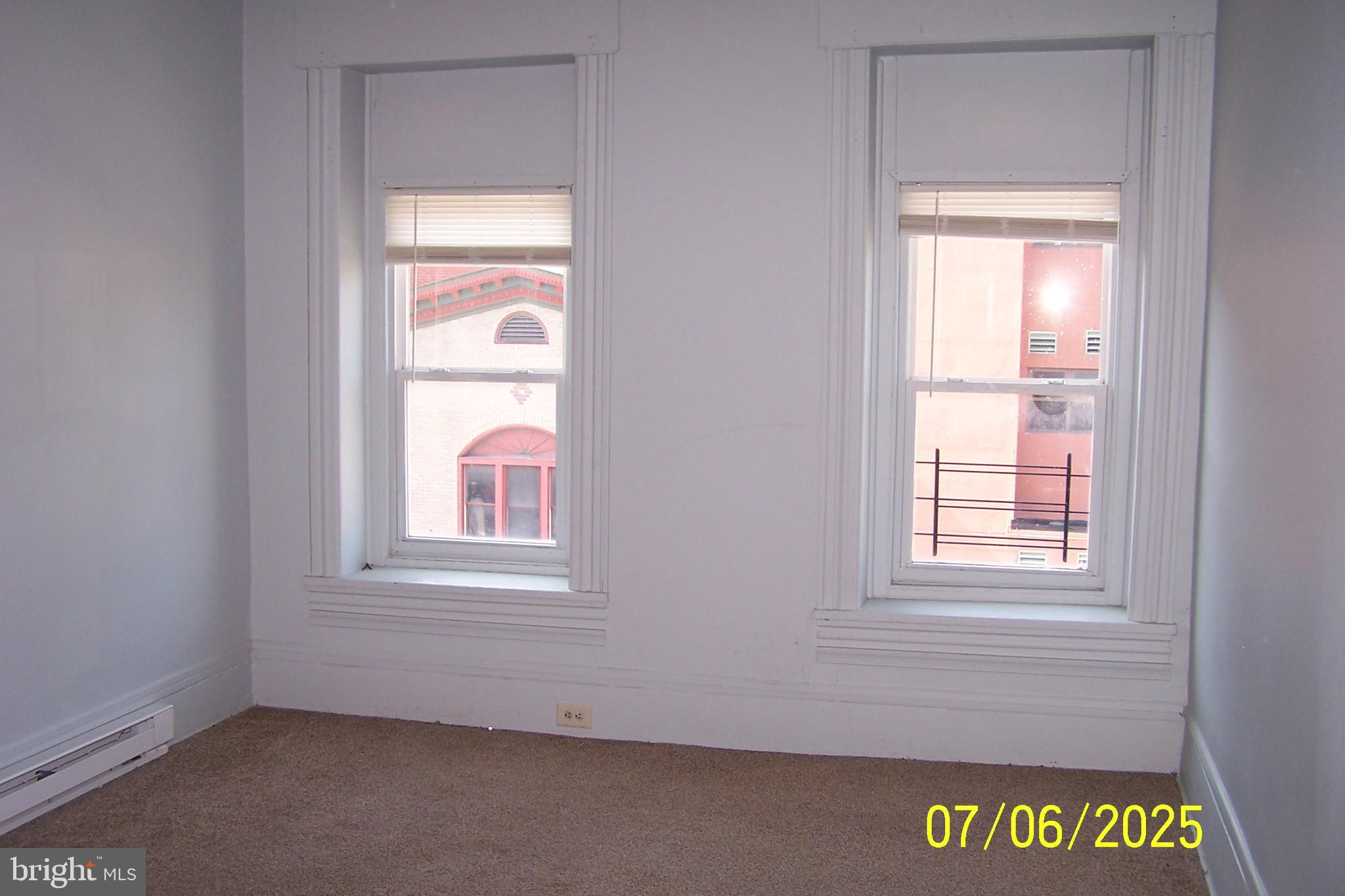 DOWNTOWN - Residential Lease