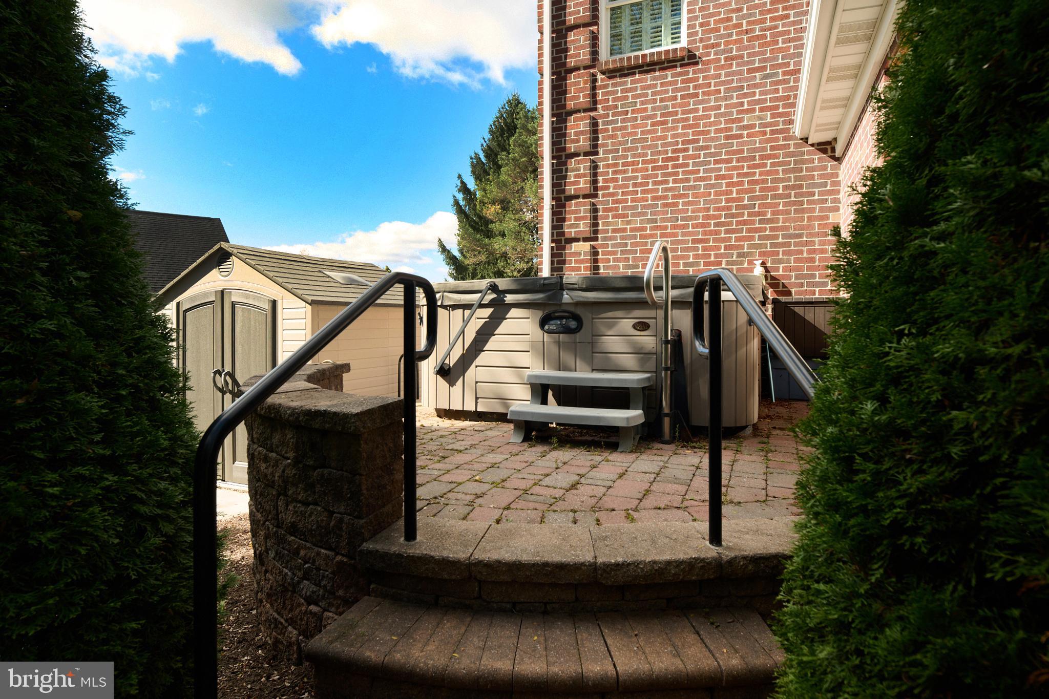 CENTRE HILLS - Residential