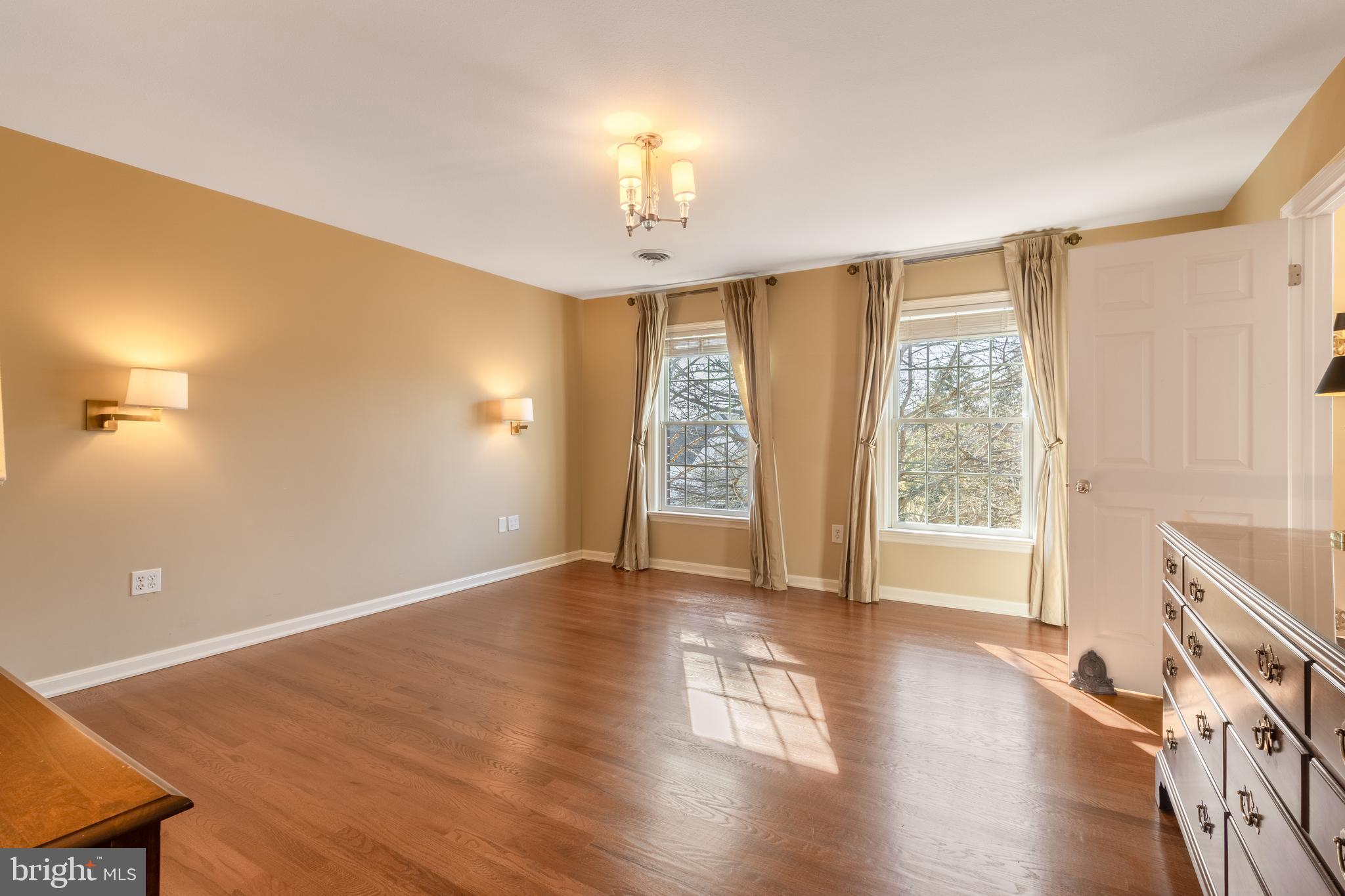 CENTRE HILLS - Residential