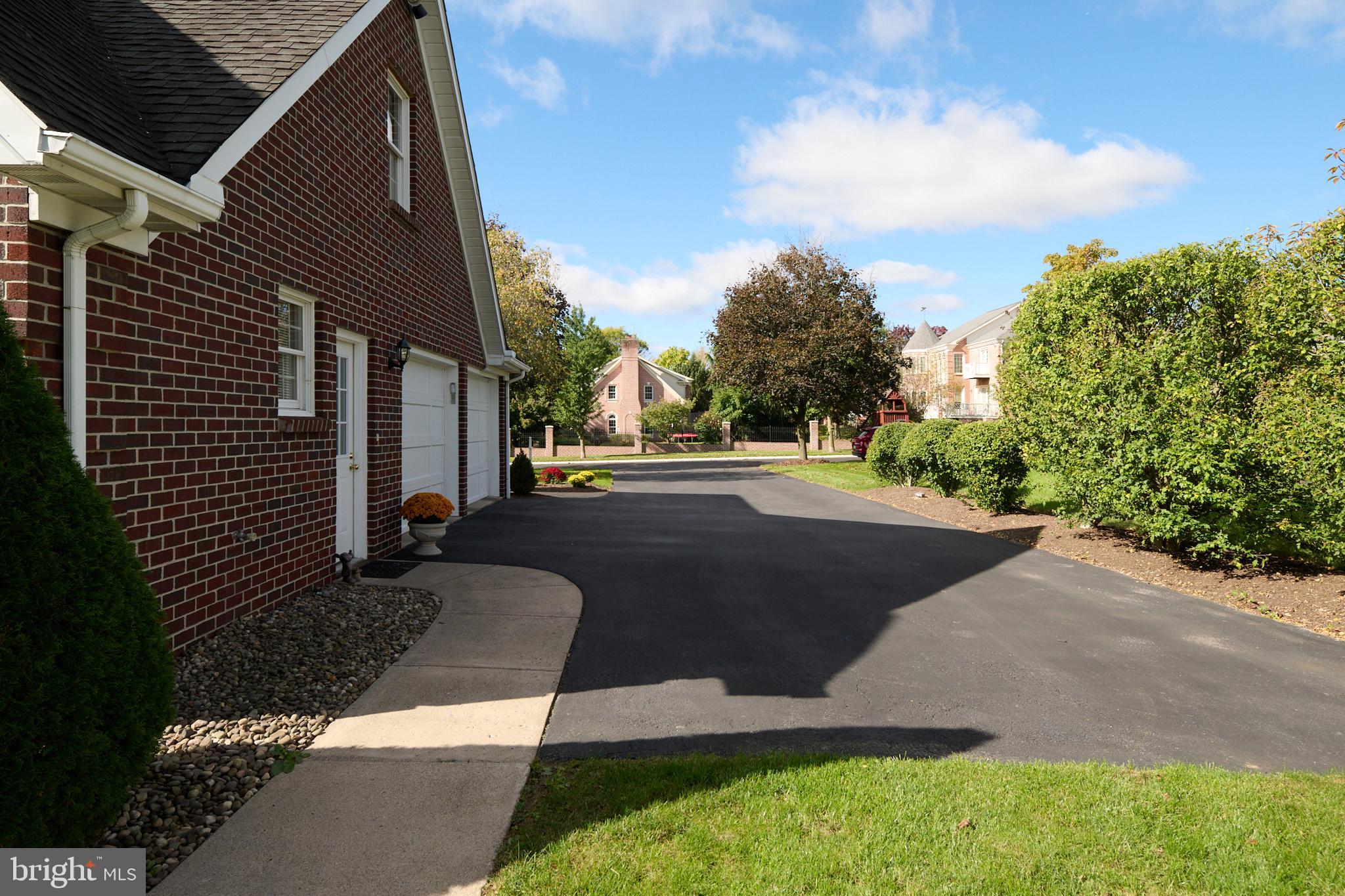 CENTRE HILLS - Residential