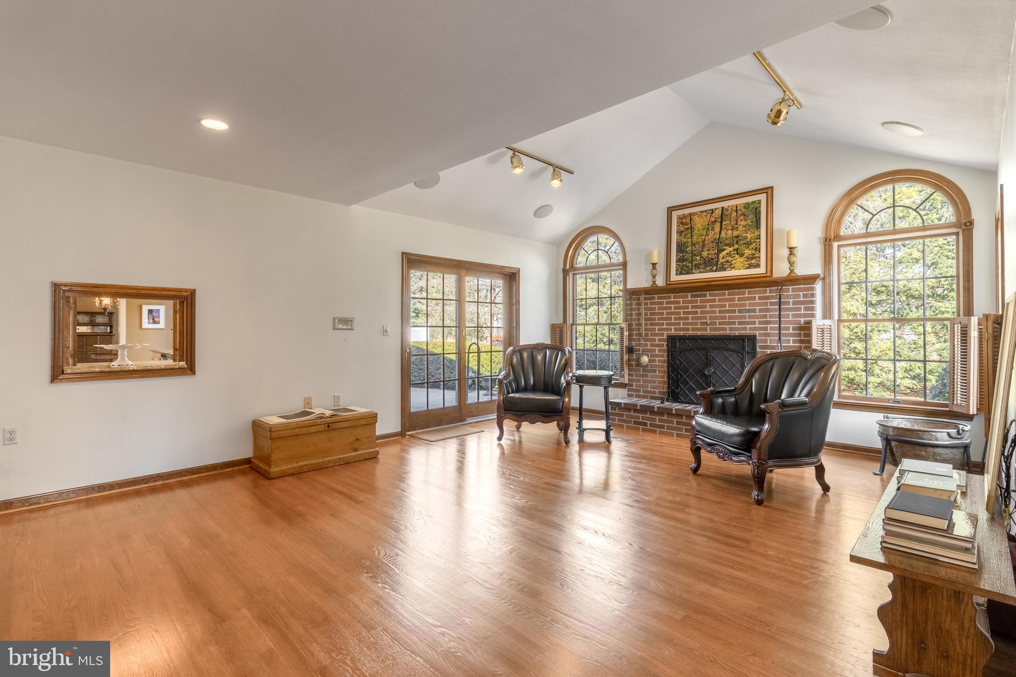 CENTRE HILLS - Residential