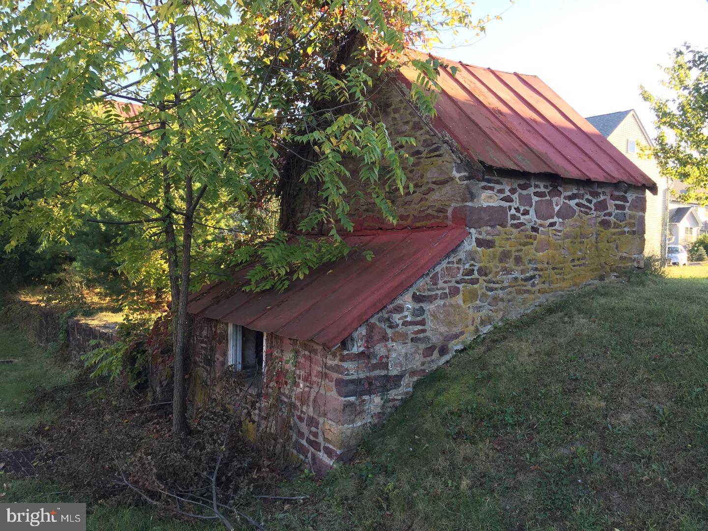 FERGUSON HILL - Residential Lease