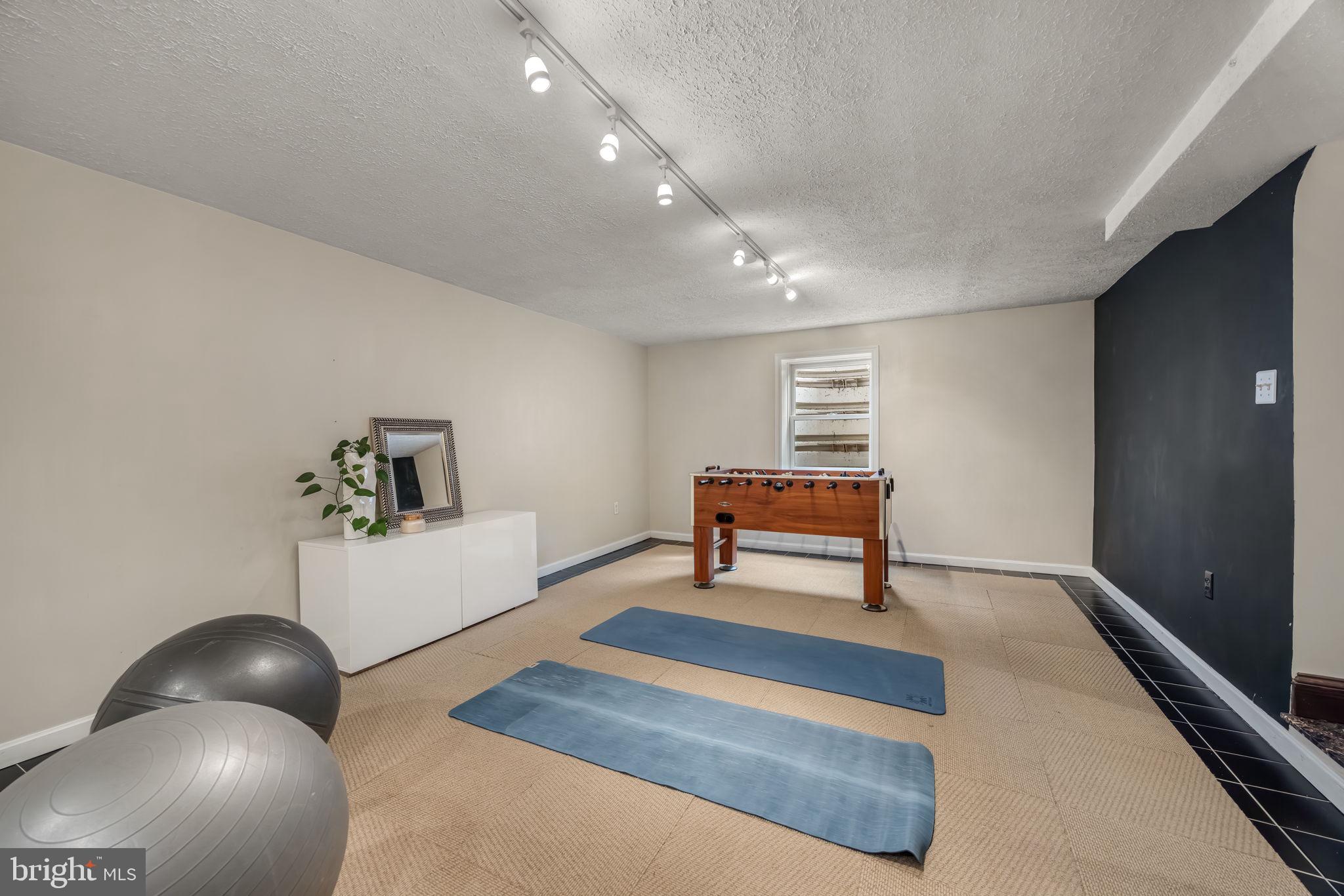 BARCROFT WOODS - Residential