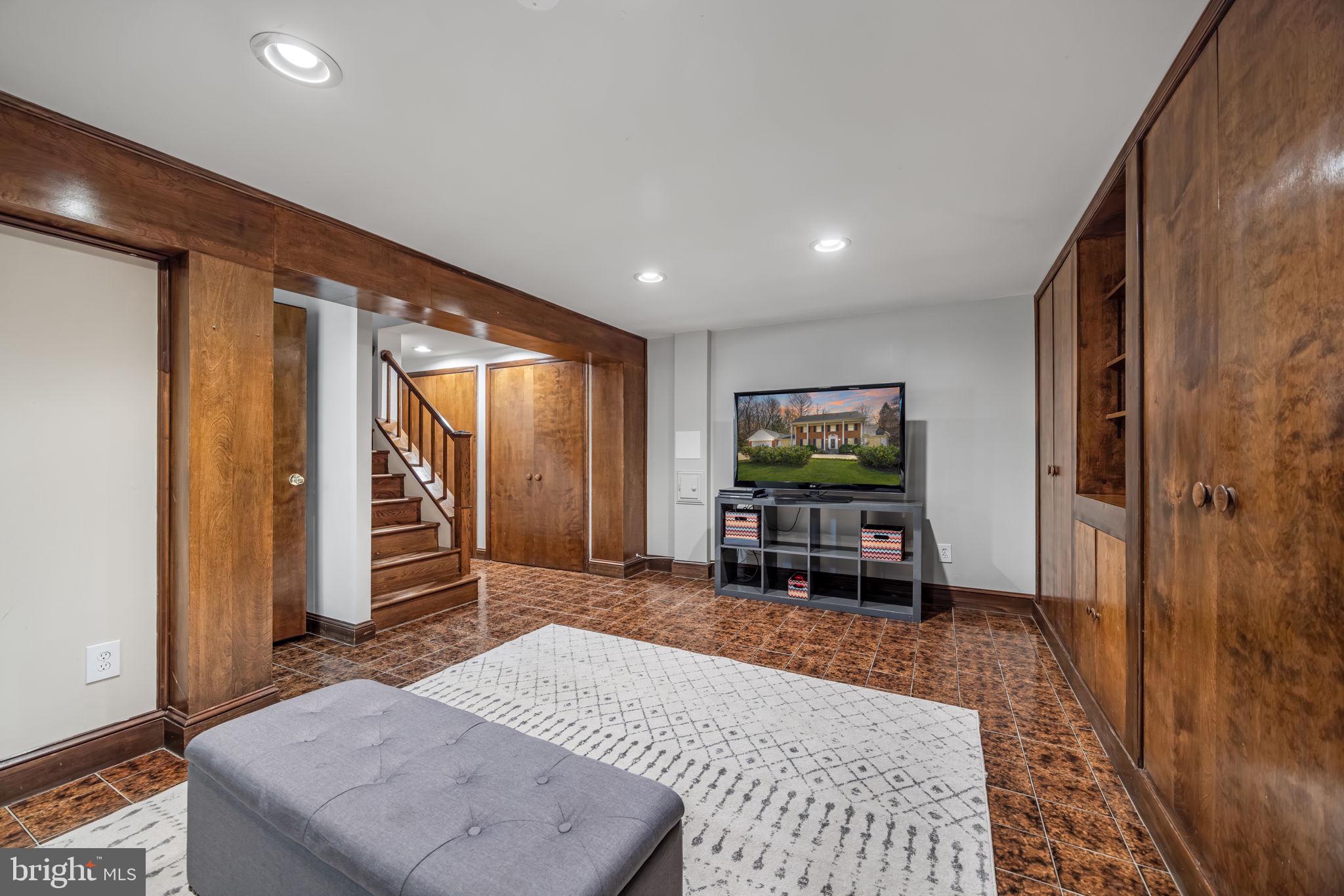 BARCROFT WOODS - Residential