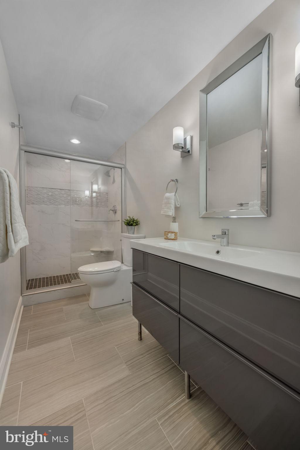 BARCROFT WOODS - Residential