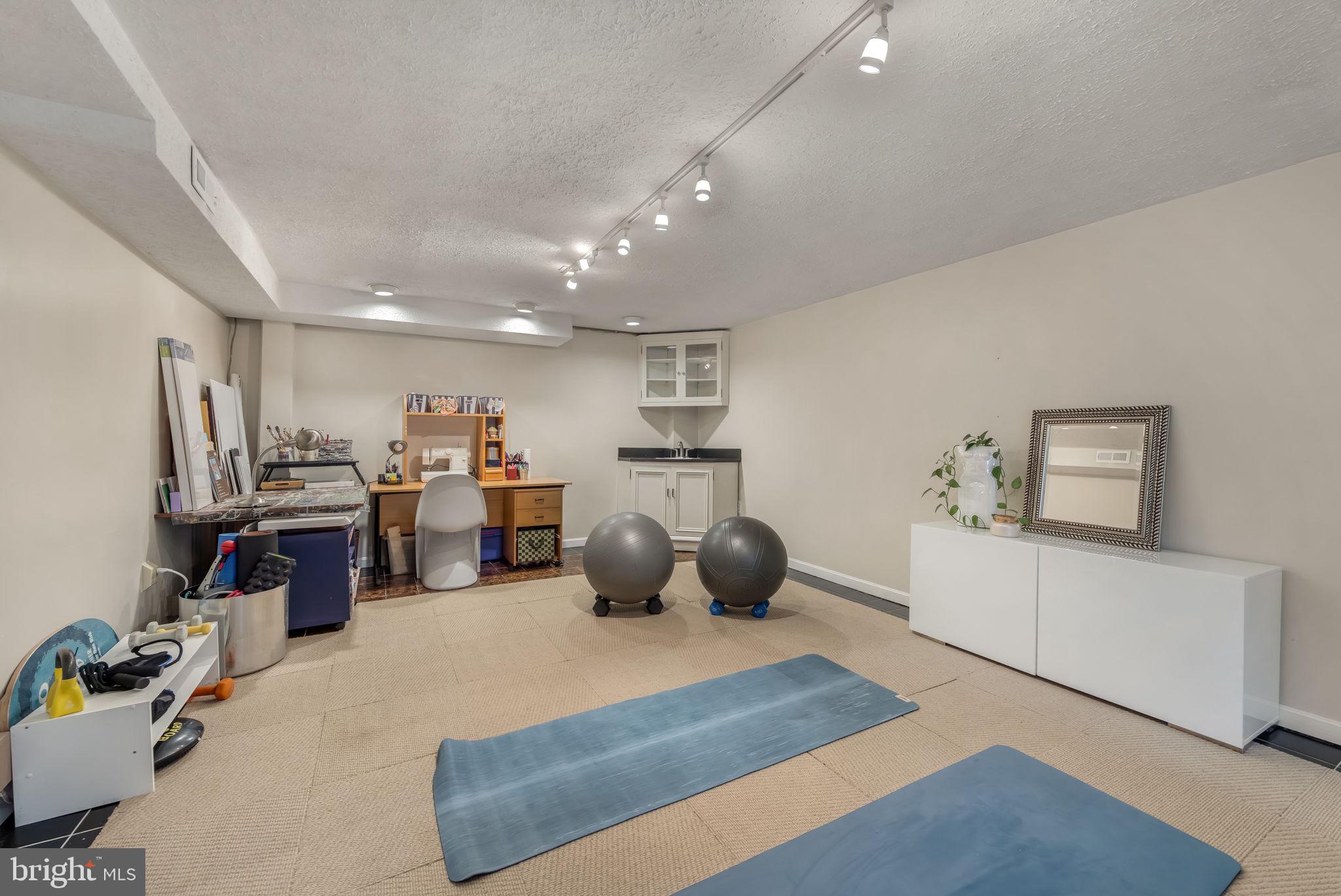 BARCROFT WOODS - Residential