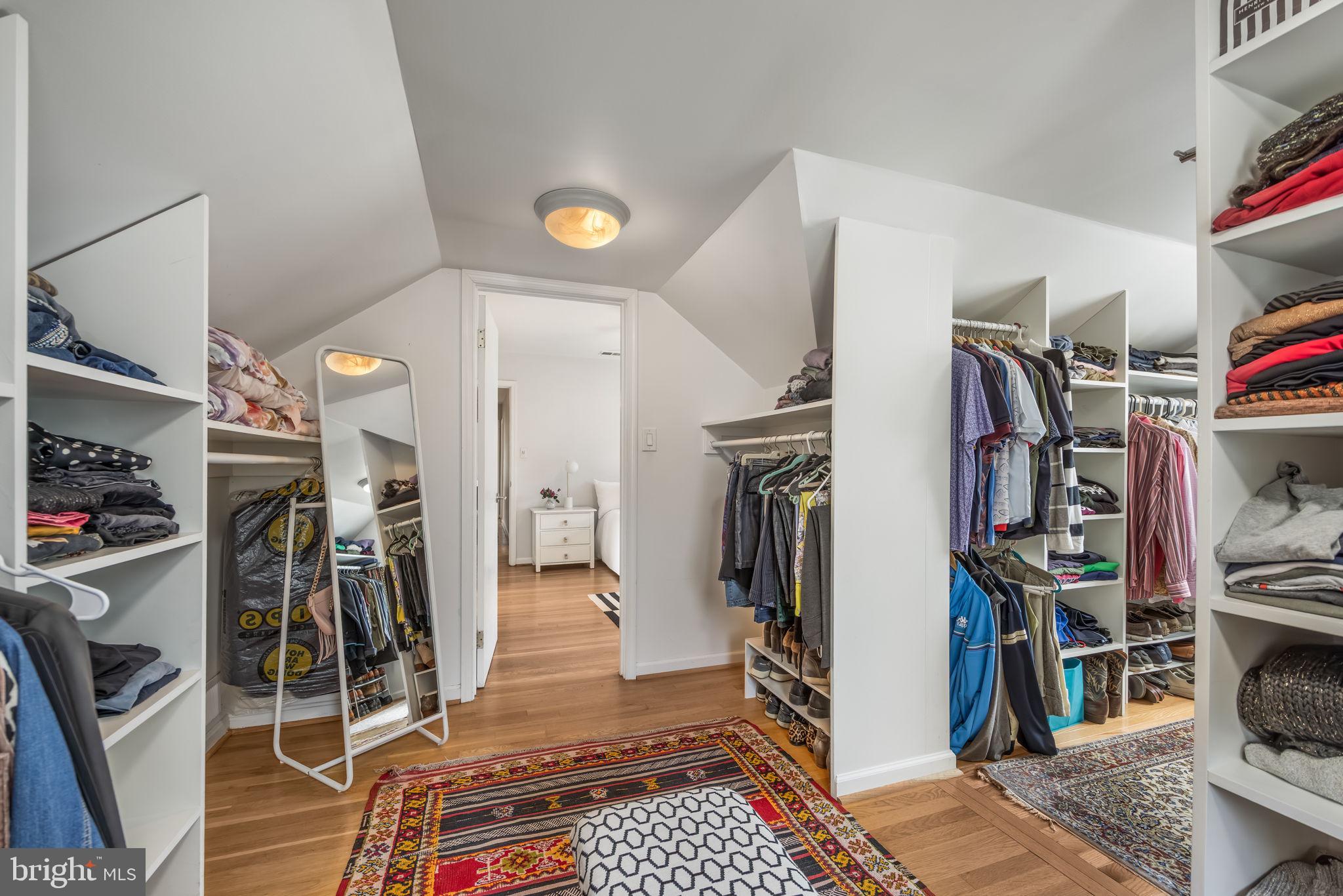 BARCROFT WOODS - Residential