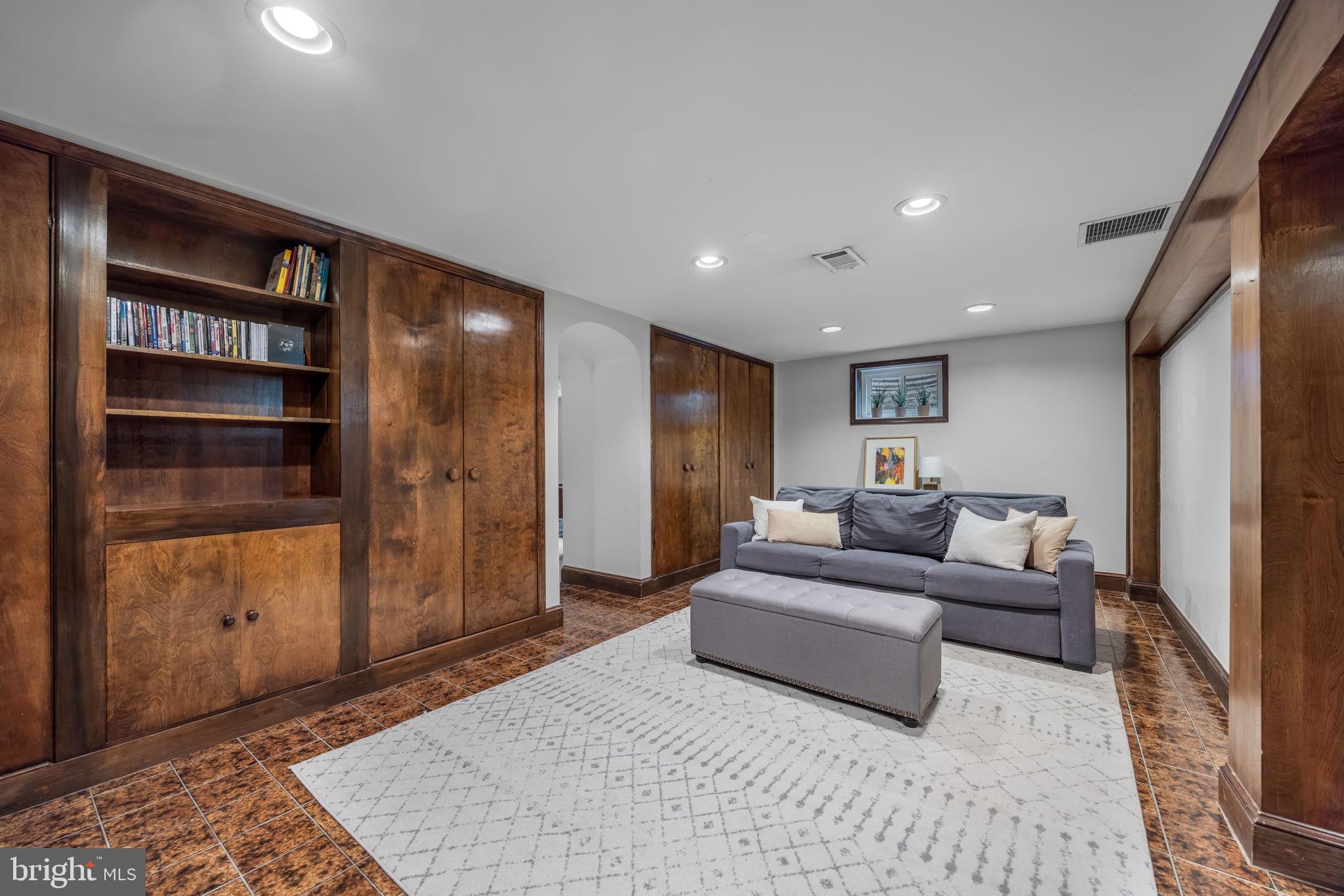 BARCROFT WOODS - Residential