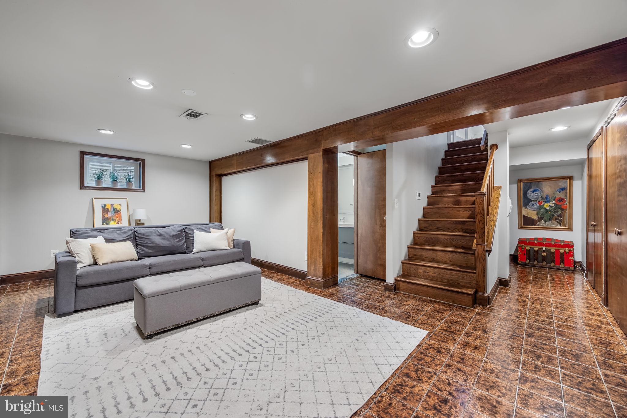 BARCROFT WOODS - Residential