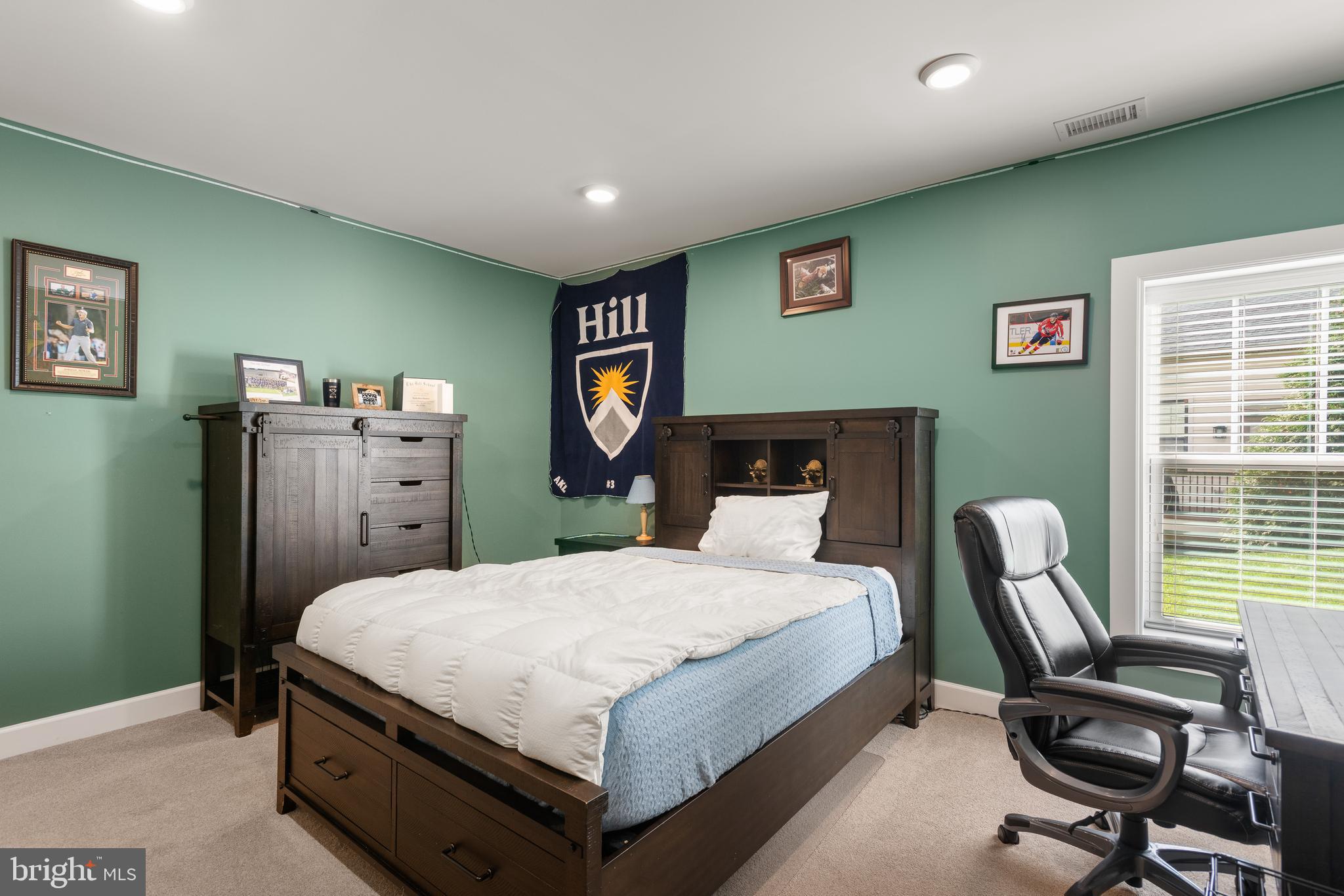 WAYNE GLEN - Residential