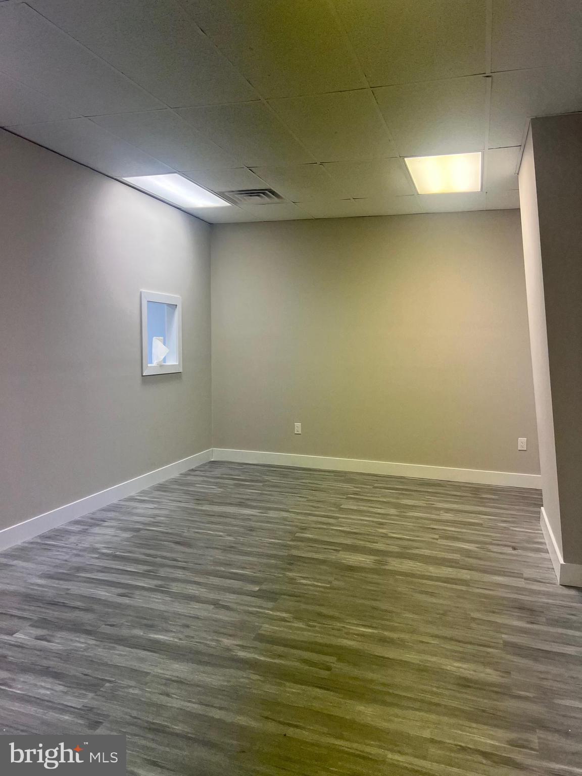 122 FAIRFAX PIKE