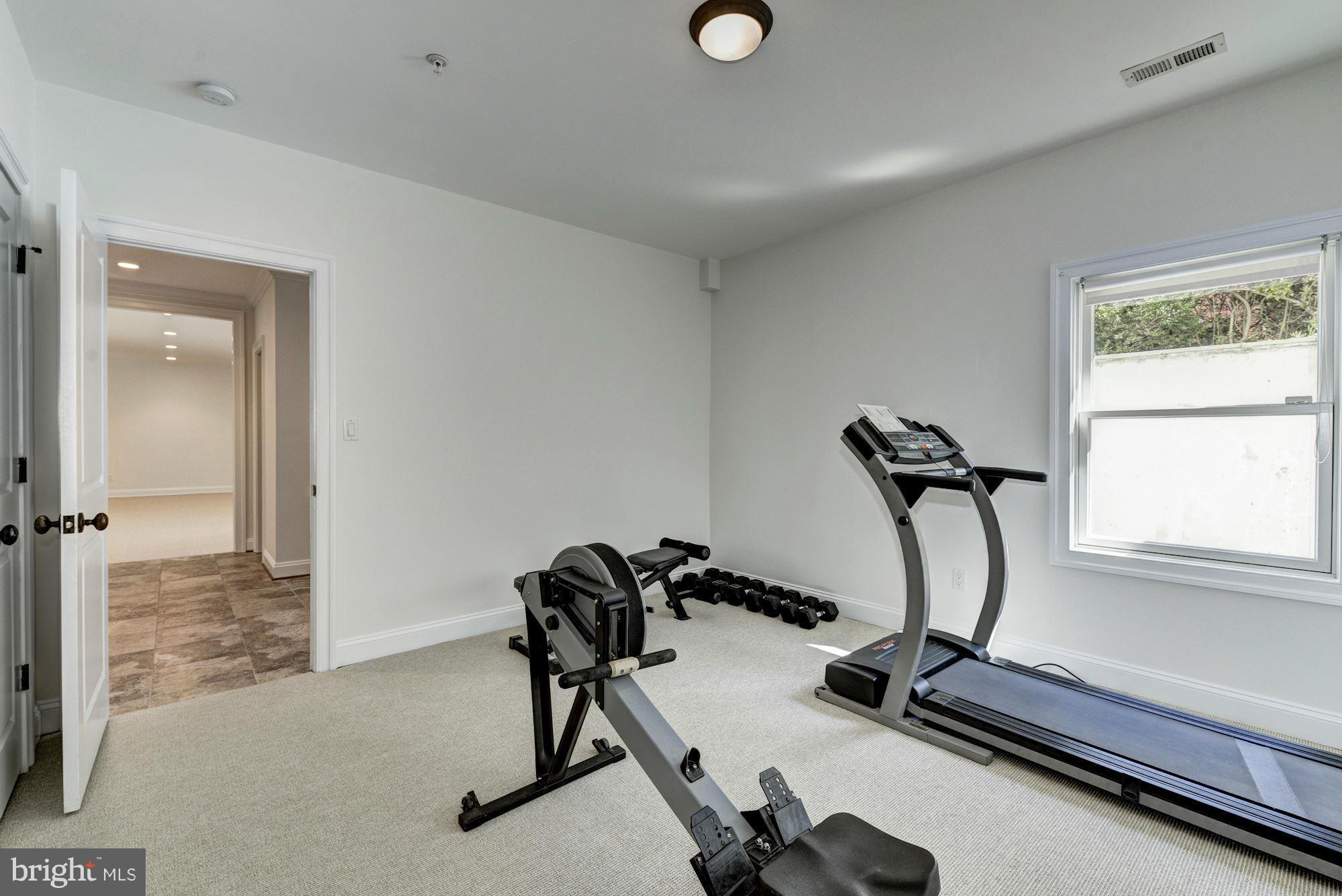 GREENWICH FOREST - Residential