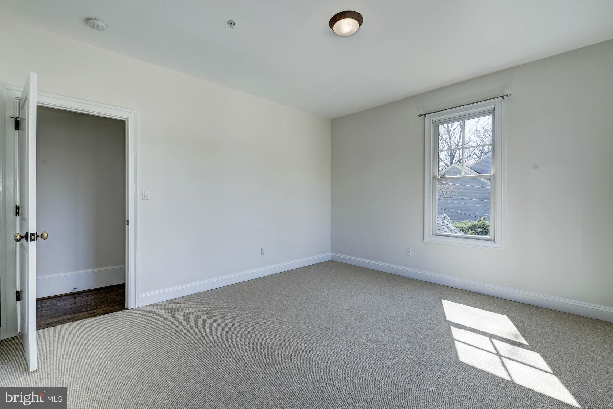 GREENWICH FOREST - Residential