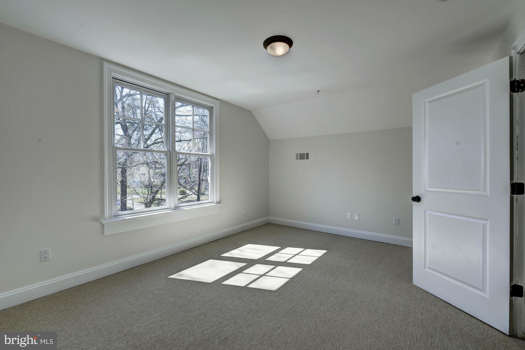 GREENWICH FOREST - Residential