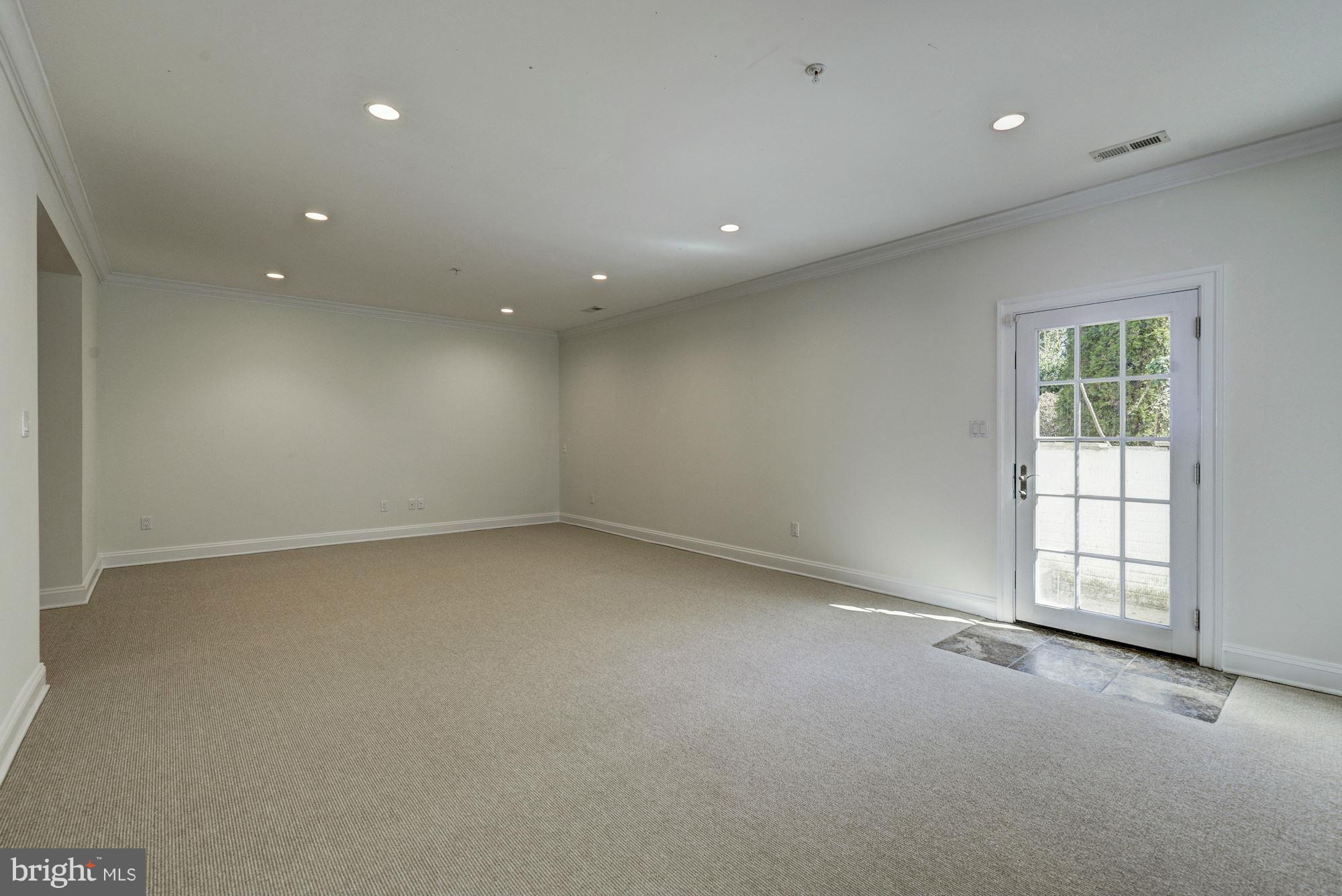 GREENWICH FOREST - Residential