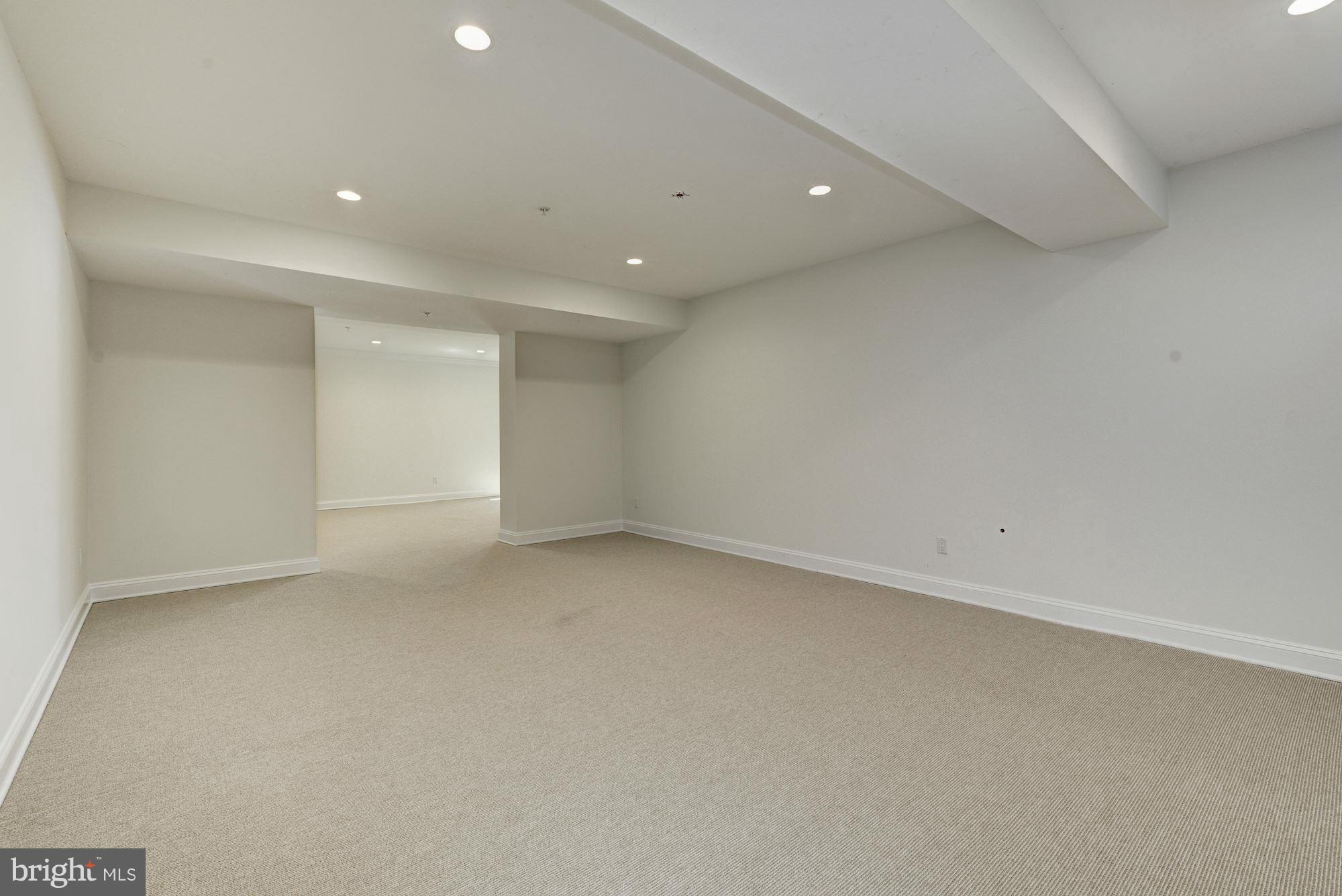 GREENWICH FOREST - Residential