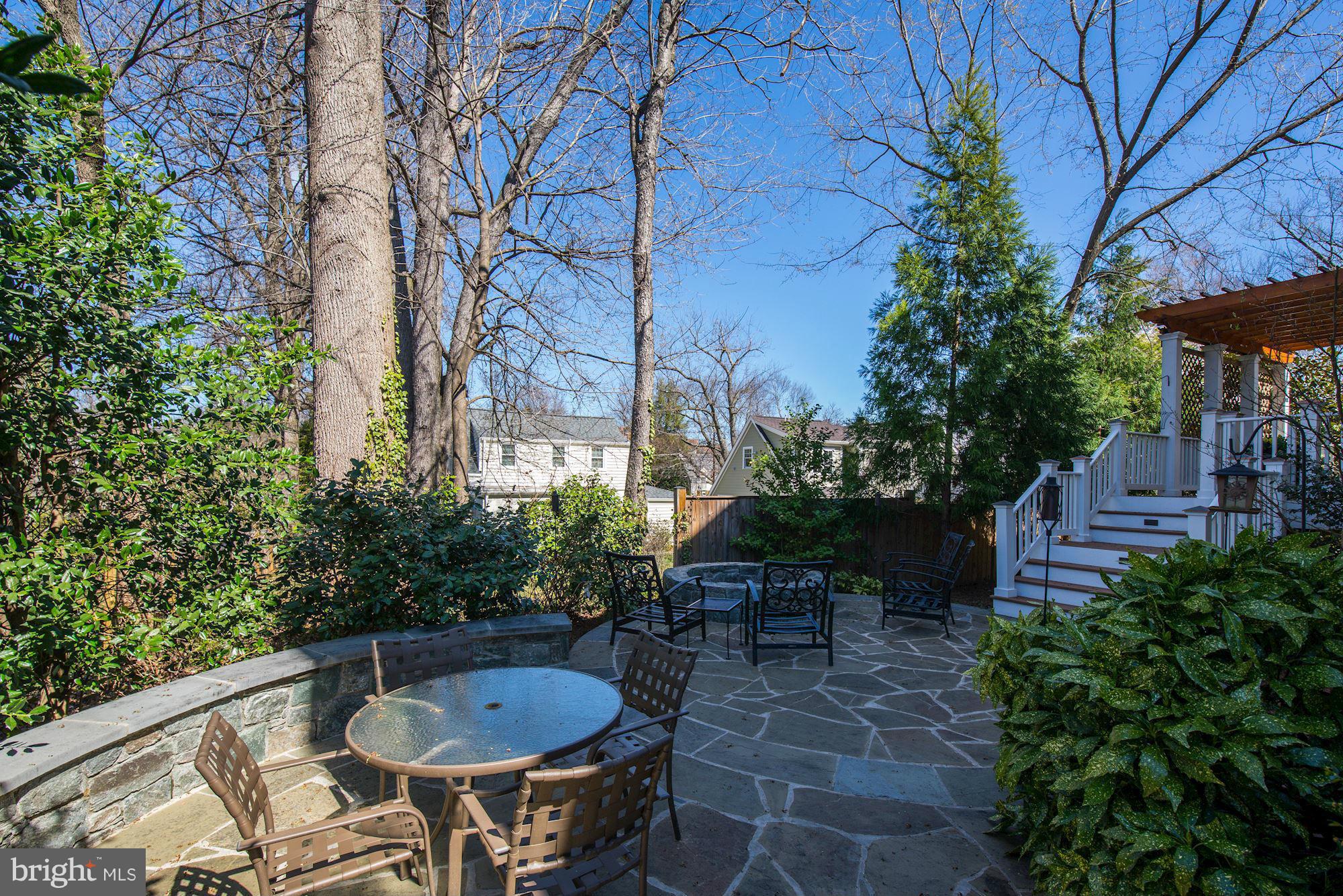 GREENWICH FOREST - Residential