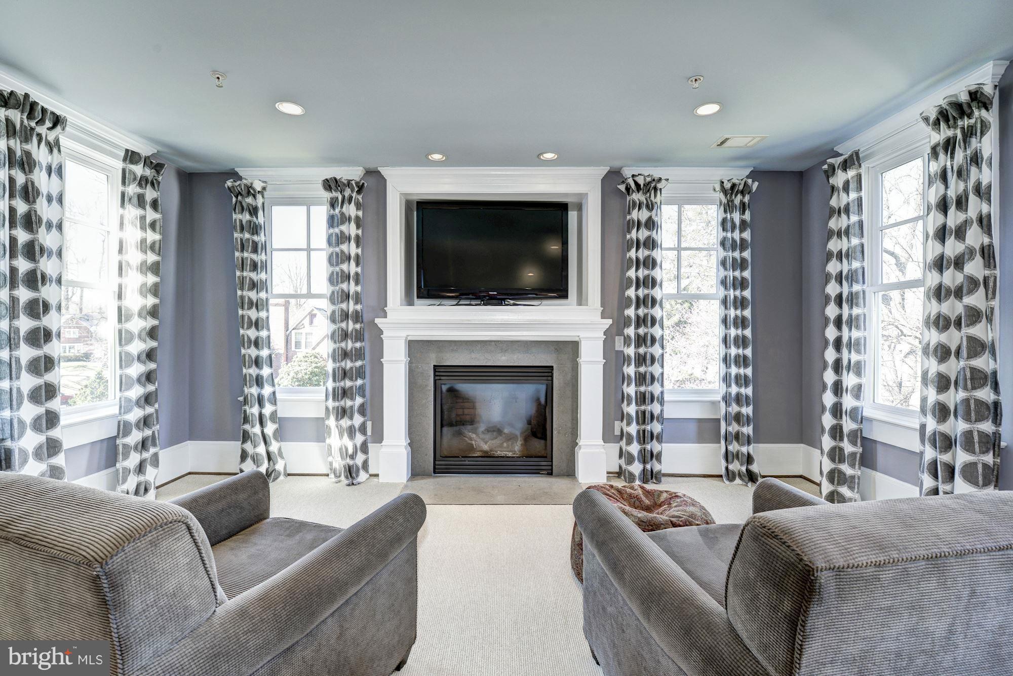 GREENWICH FOREST - Residential