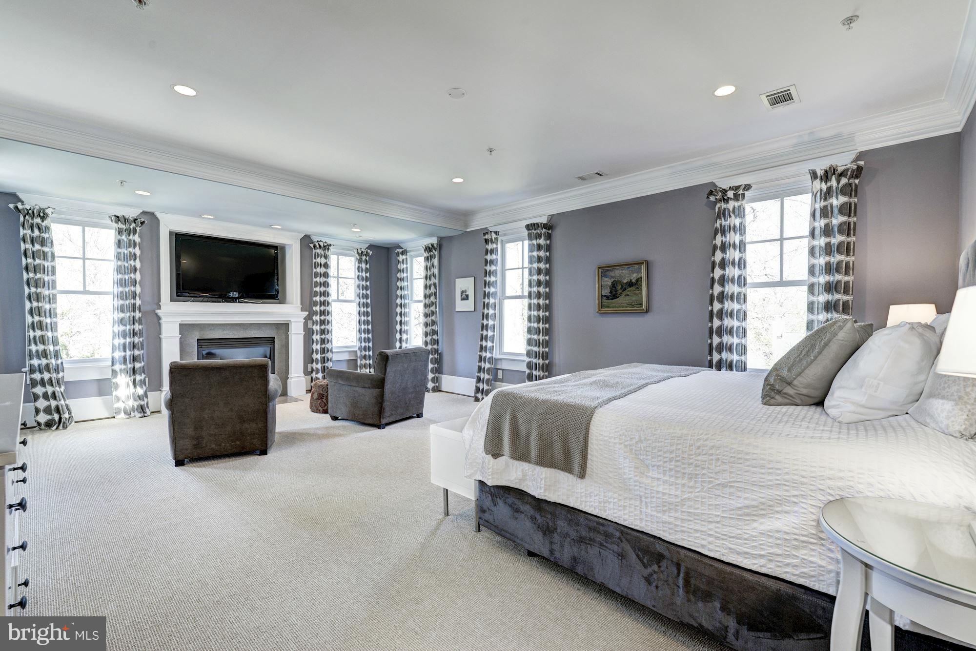 GREENWICH FOREST - Residential