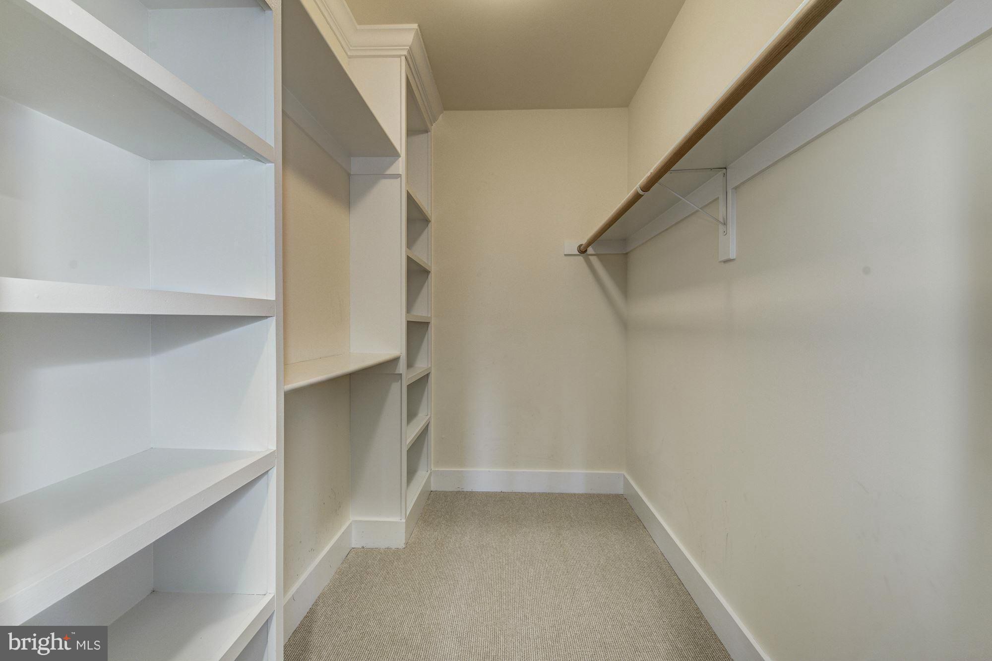 GREENWICH FOREST - Residential