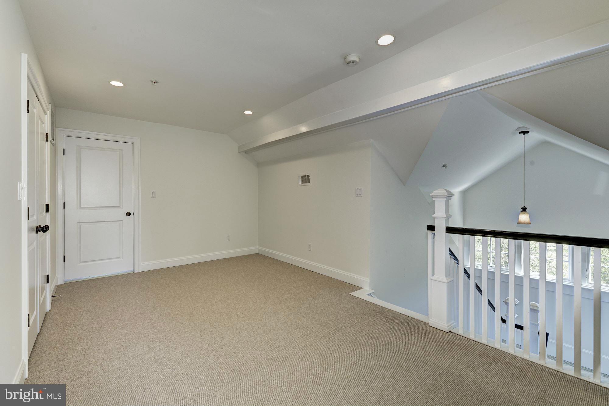 GREENWICH FOREST - Residential