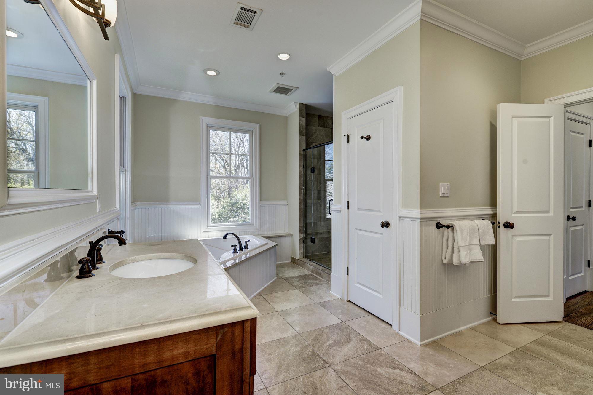 GREENWICH FOREST - Residential