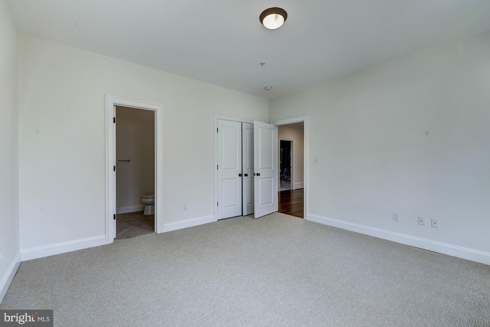 GREENWICH FOREST - Residential