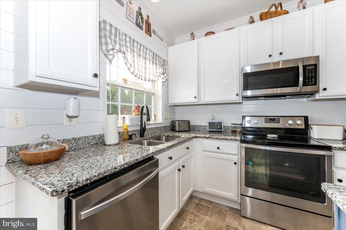 WEST FIELDS - Residential