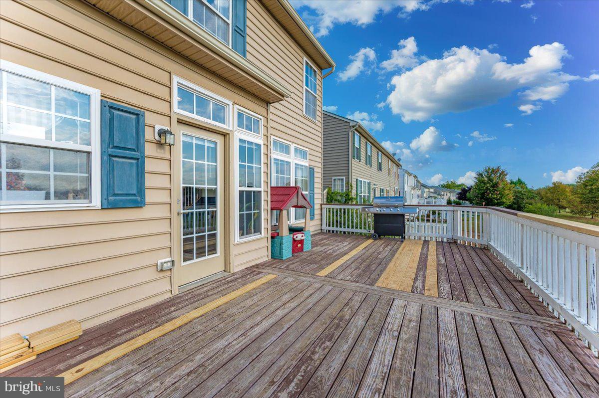 WEST FIELDS - Residential