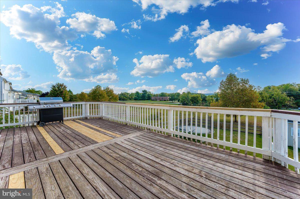 WEST FIELDS - Residential