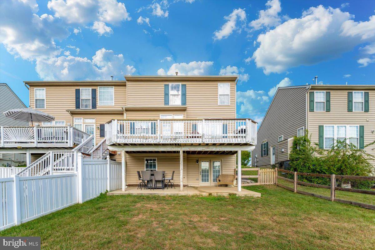 WEST FIELDS - Residential