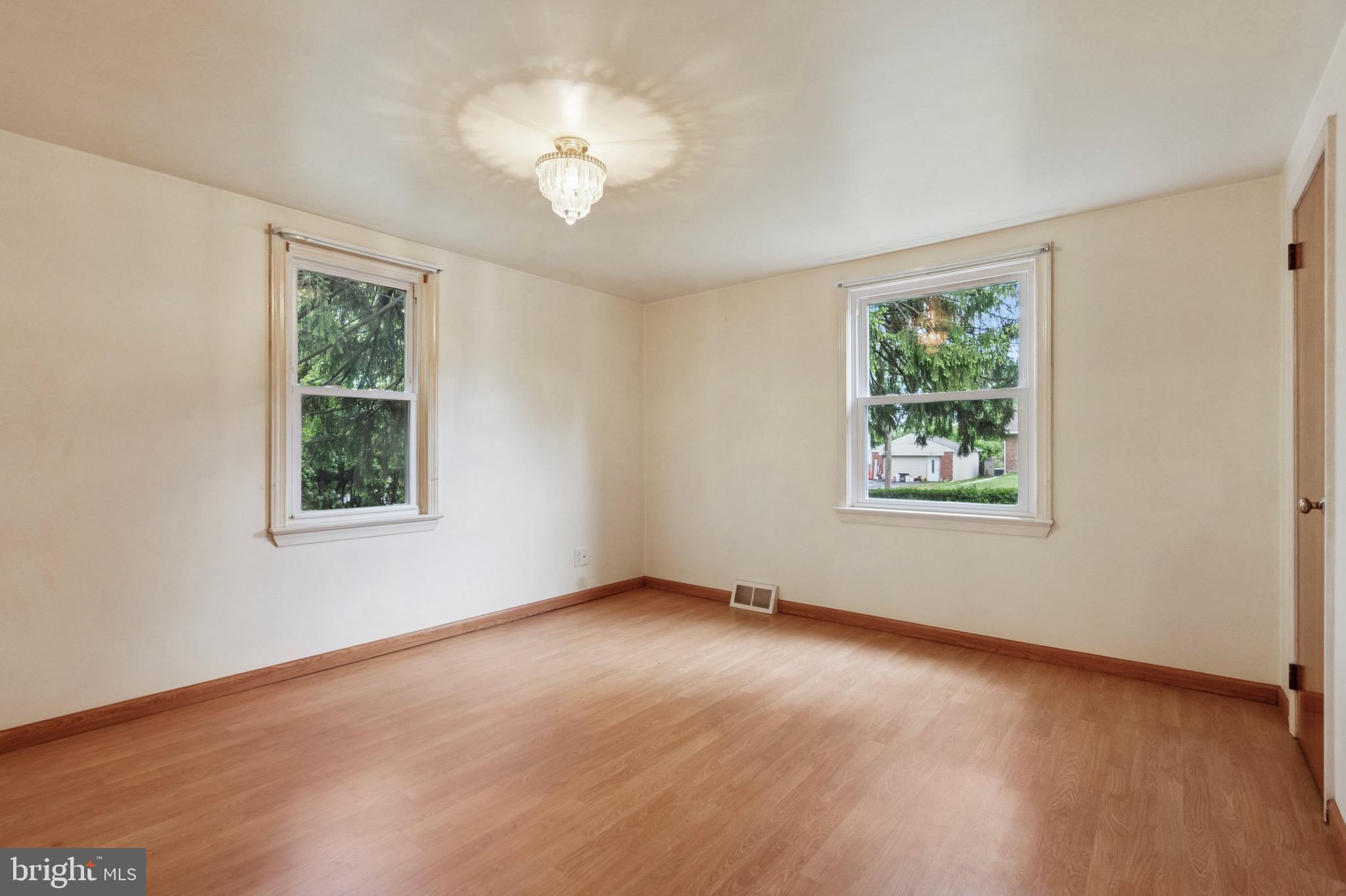 FEASTERVILLE - Residential