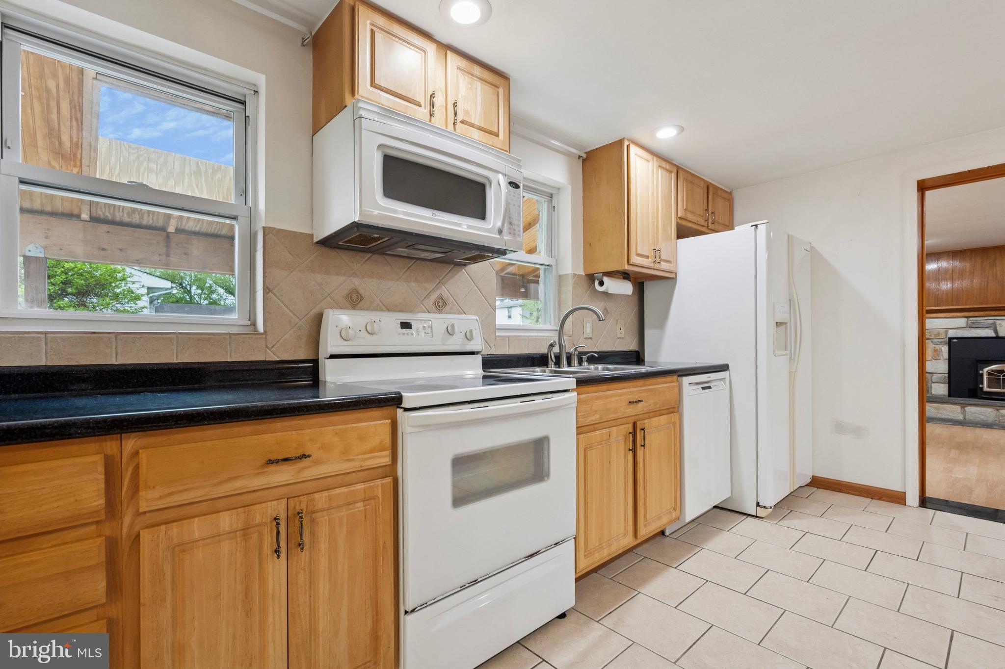 21 S EASTVIEW AVE
