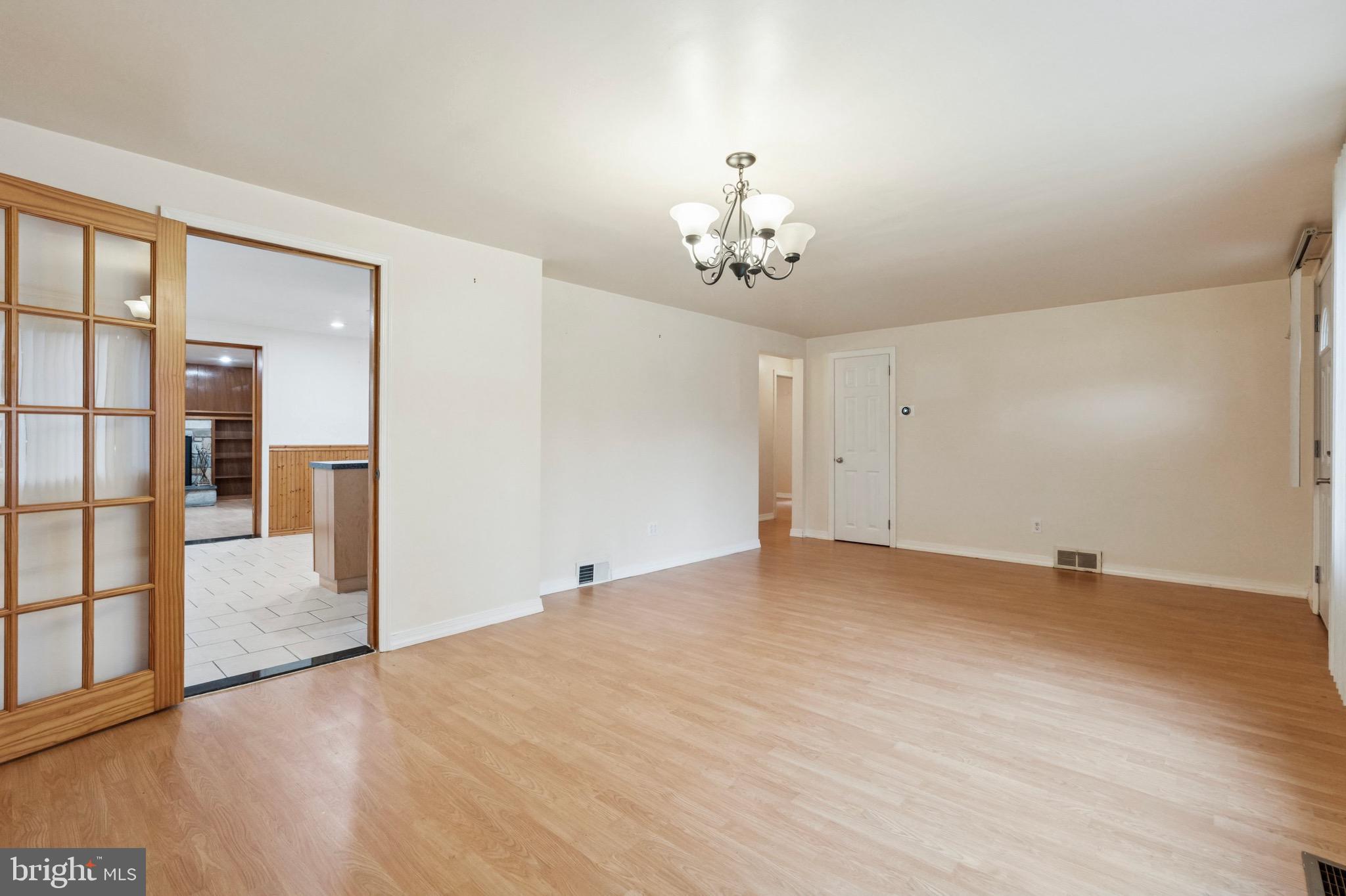 21 S EASTVIEW AVE