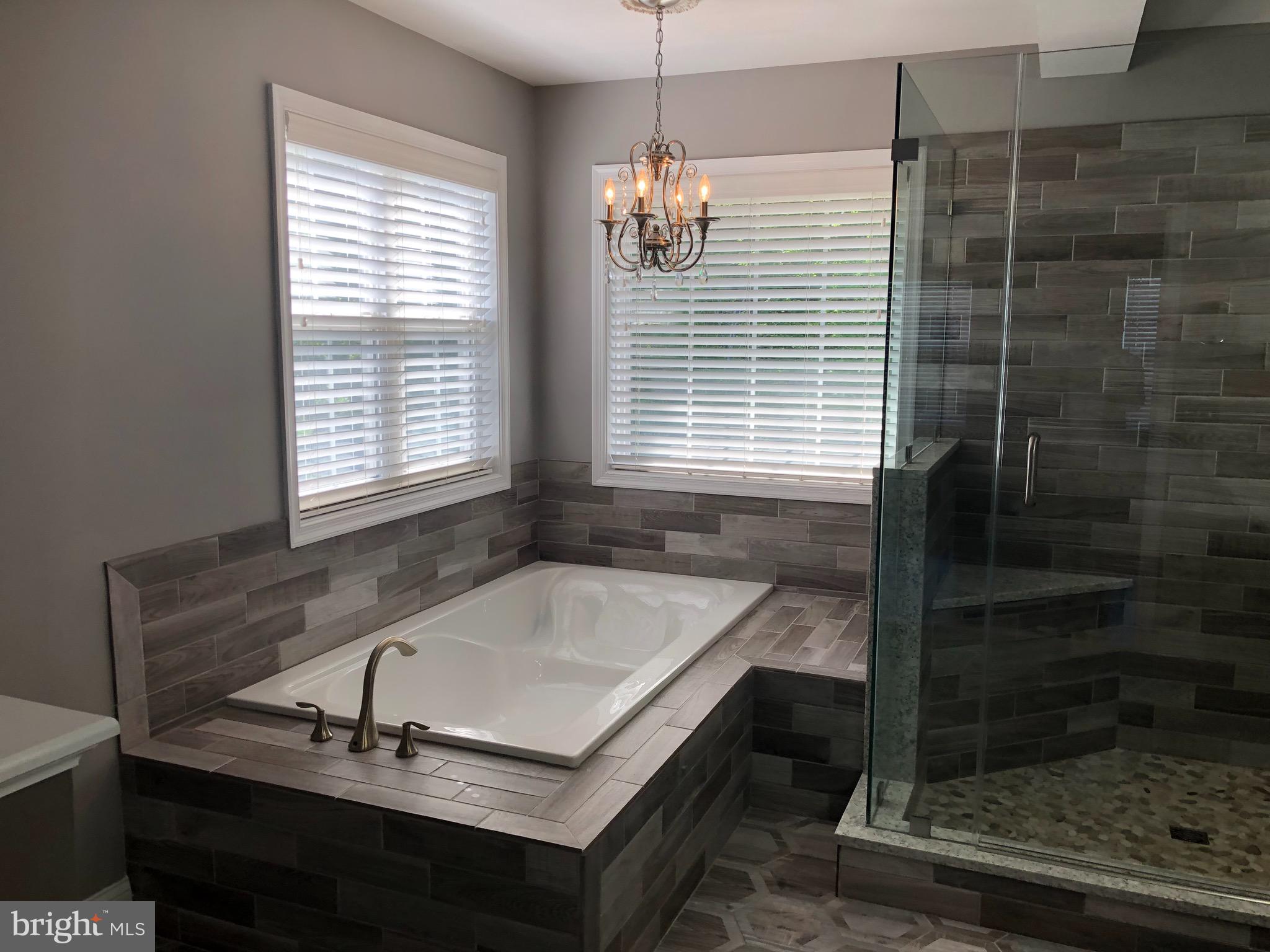 SEASONS LANDING - Residential