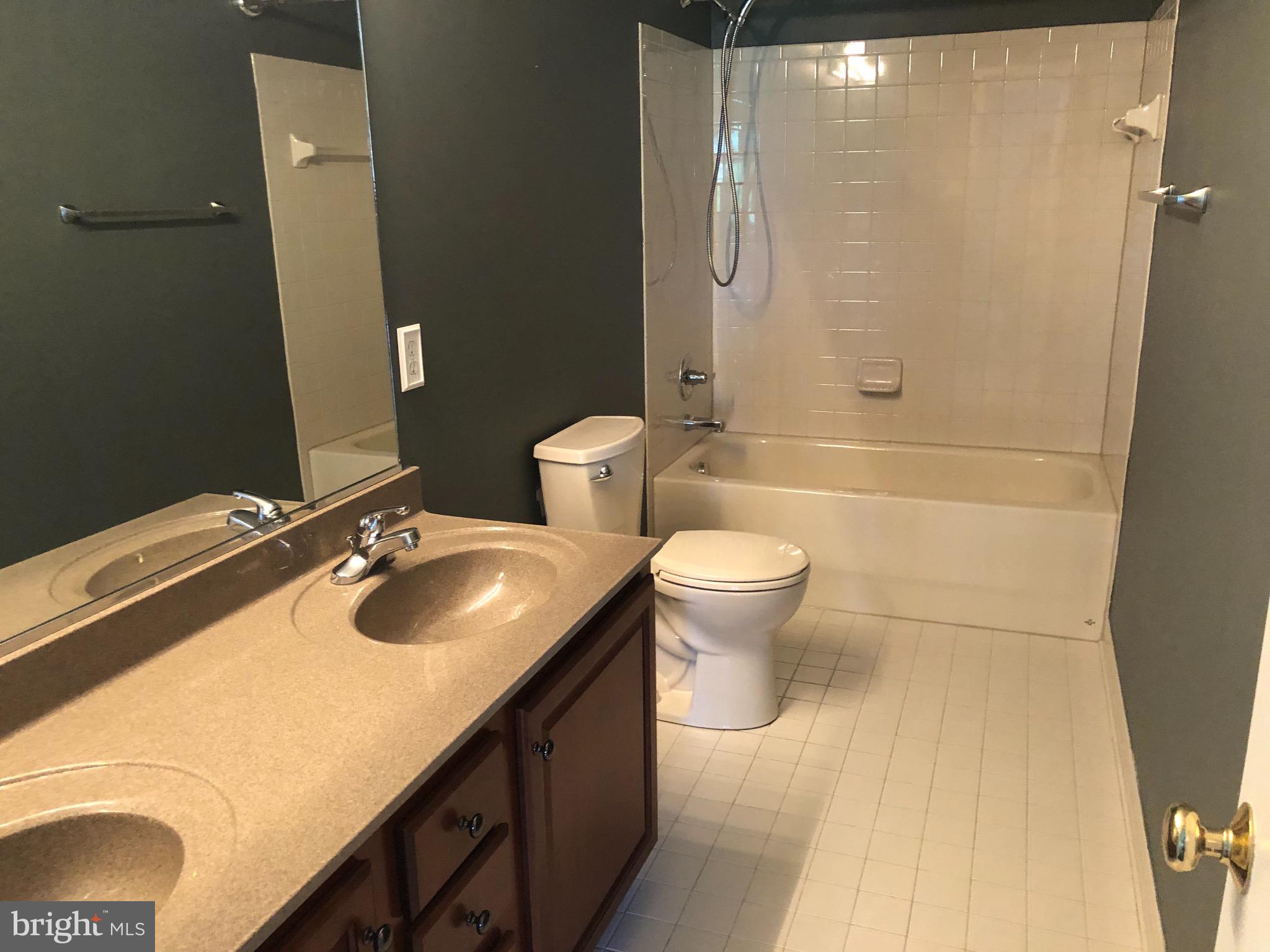 SEASONS LANDING - Residential