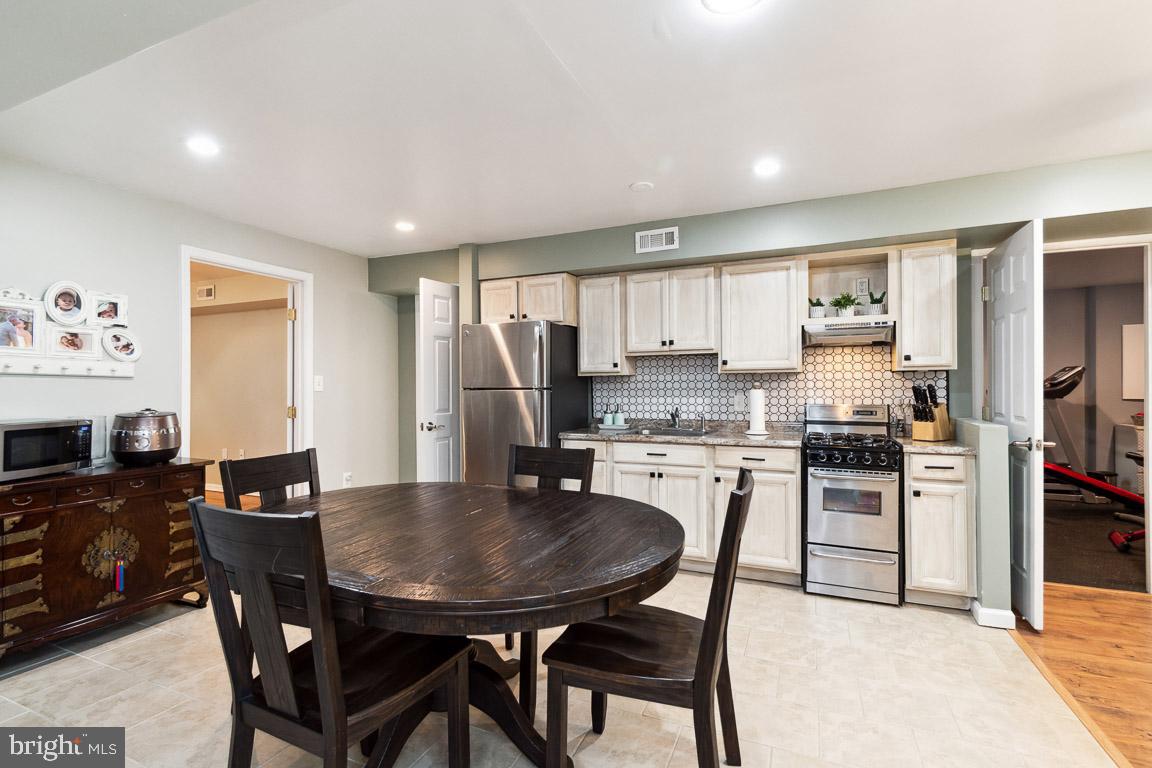 THE PROVINCES - Residential