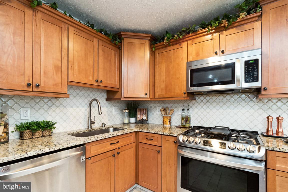 THE PROVINCES - Residential