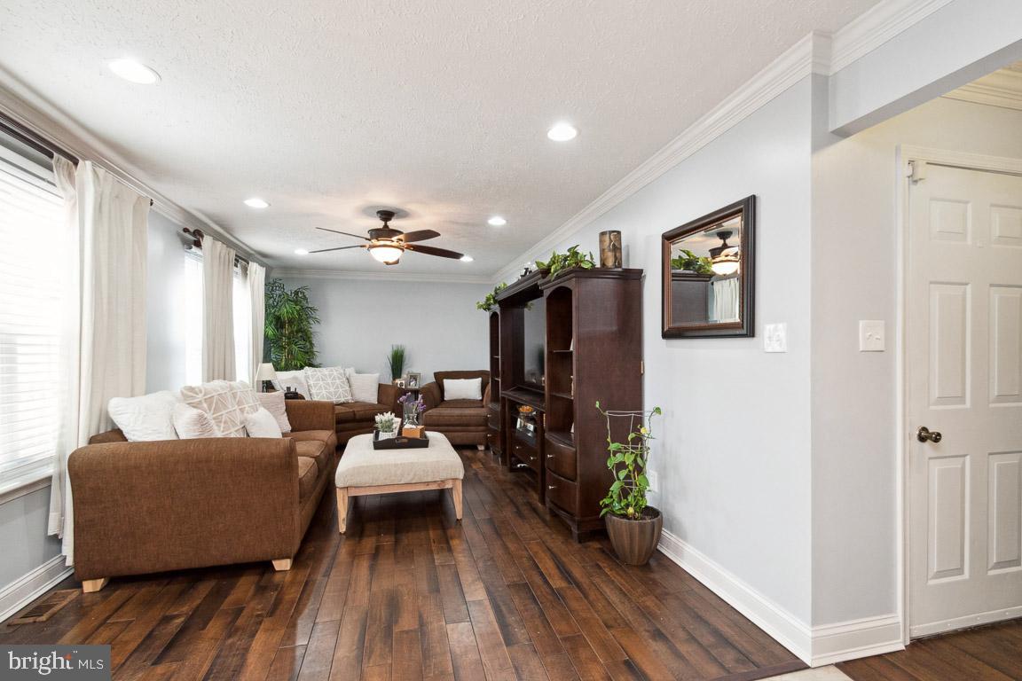 THE PROVINCES - Residential