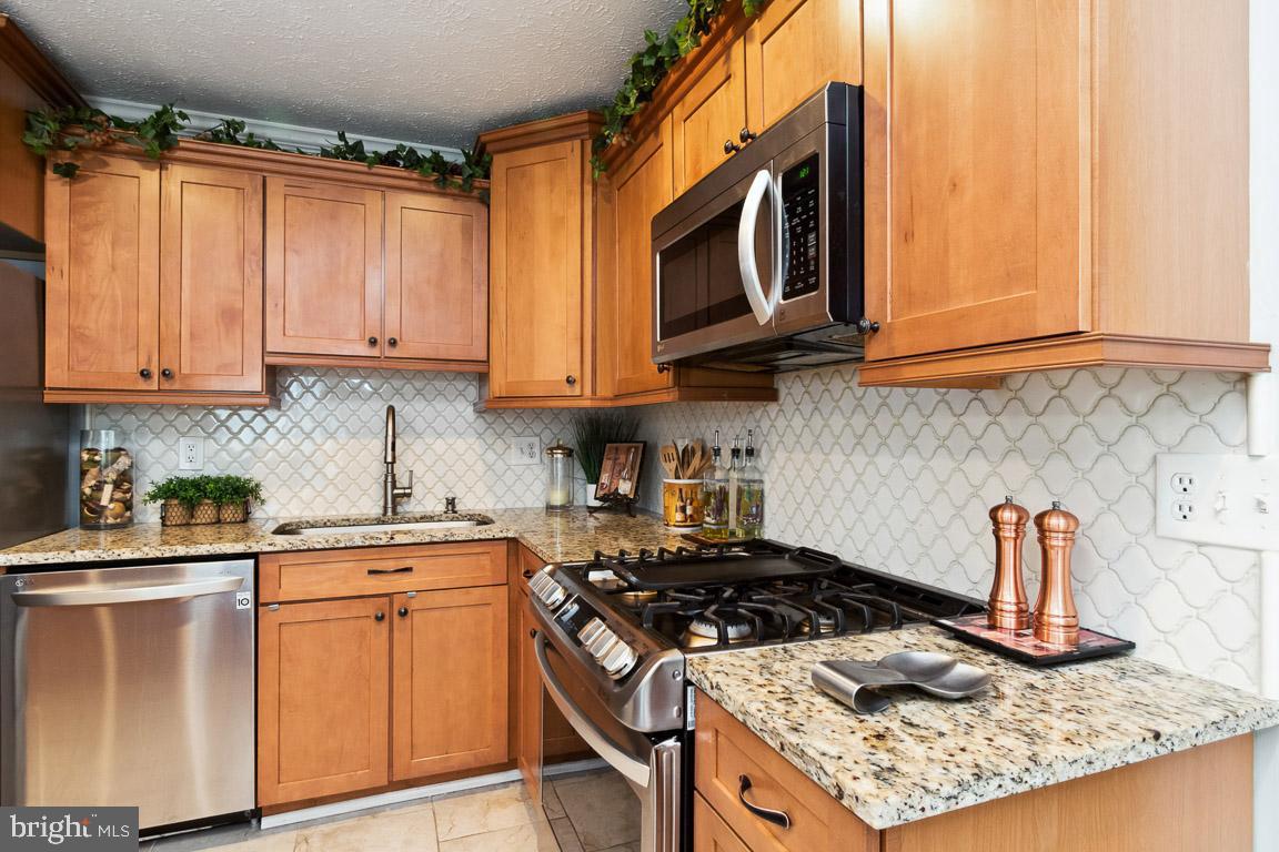 THE PROVINCES - Residential