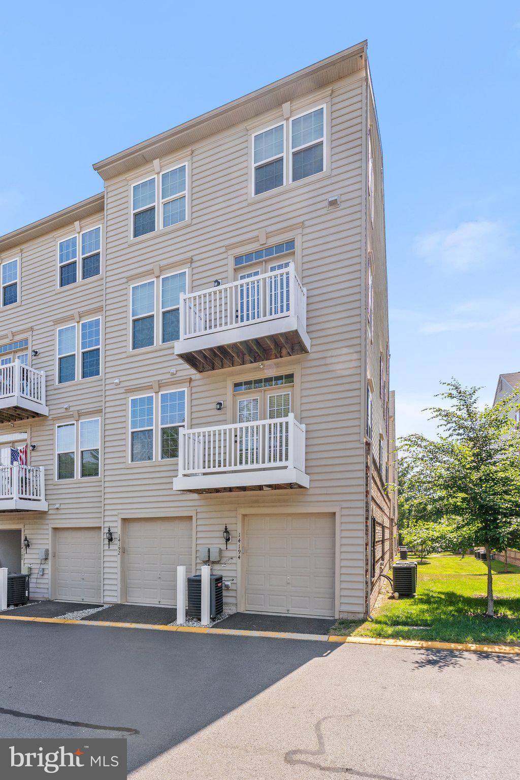 HEATHCOTE COMMONS CONDOMINIUMS - Residential Lease