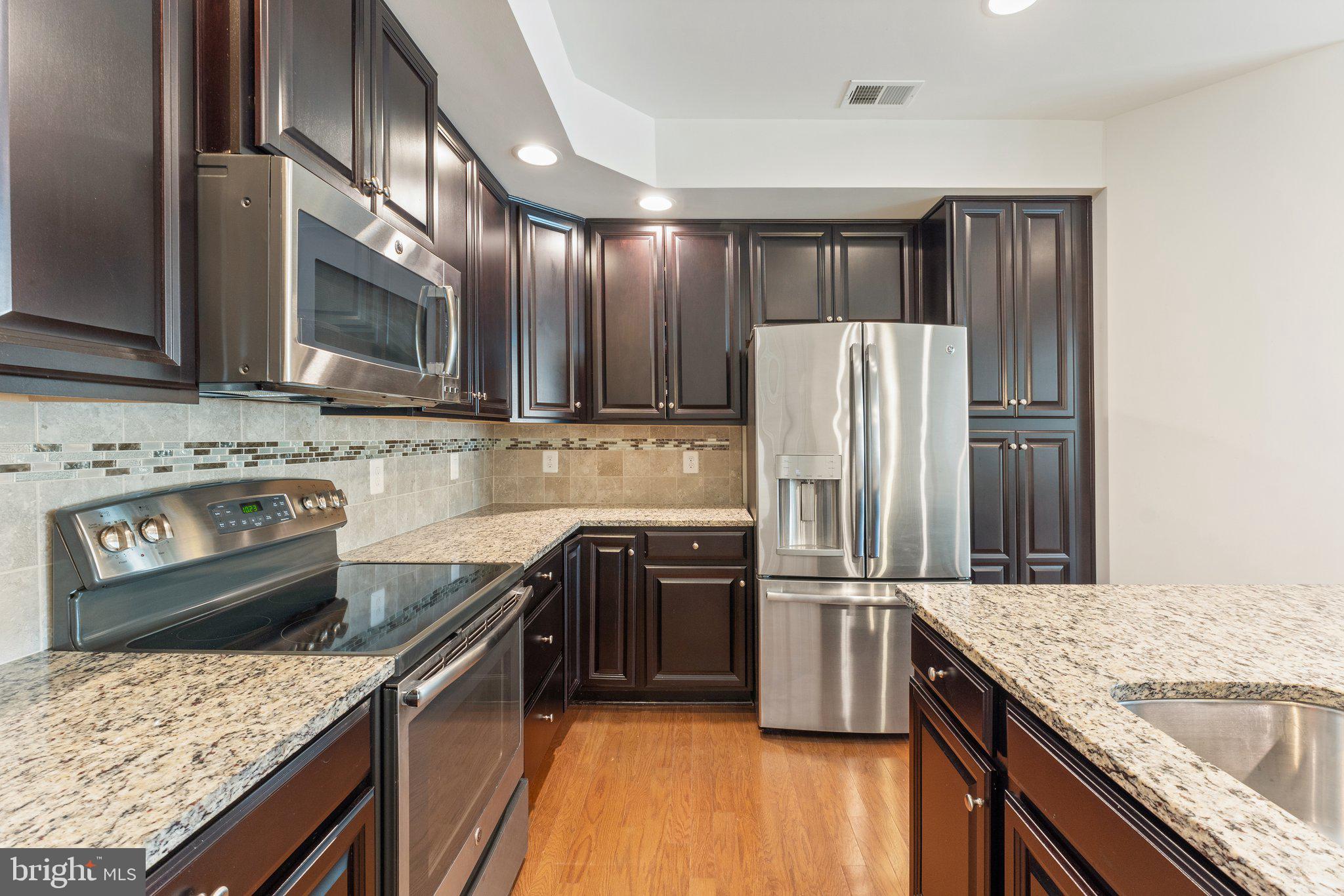 HEATHCOTE COMMONS CONDOMINIUMS - Residential Lease