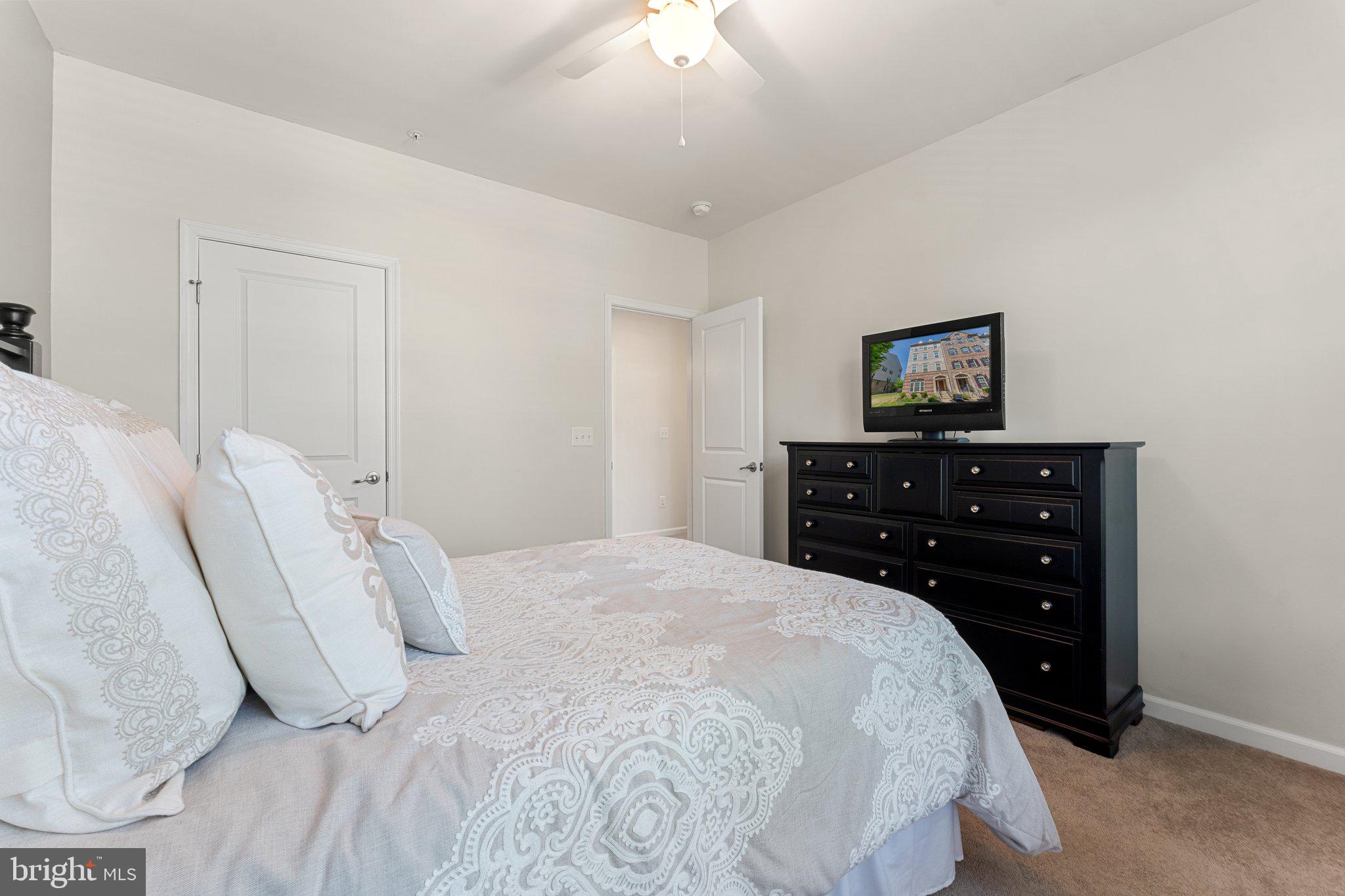 HEATHCOTE COMMONS CONDOMINIUMS - Residential Lease